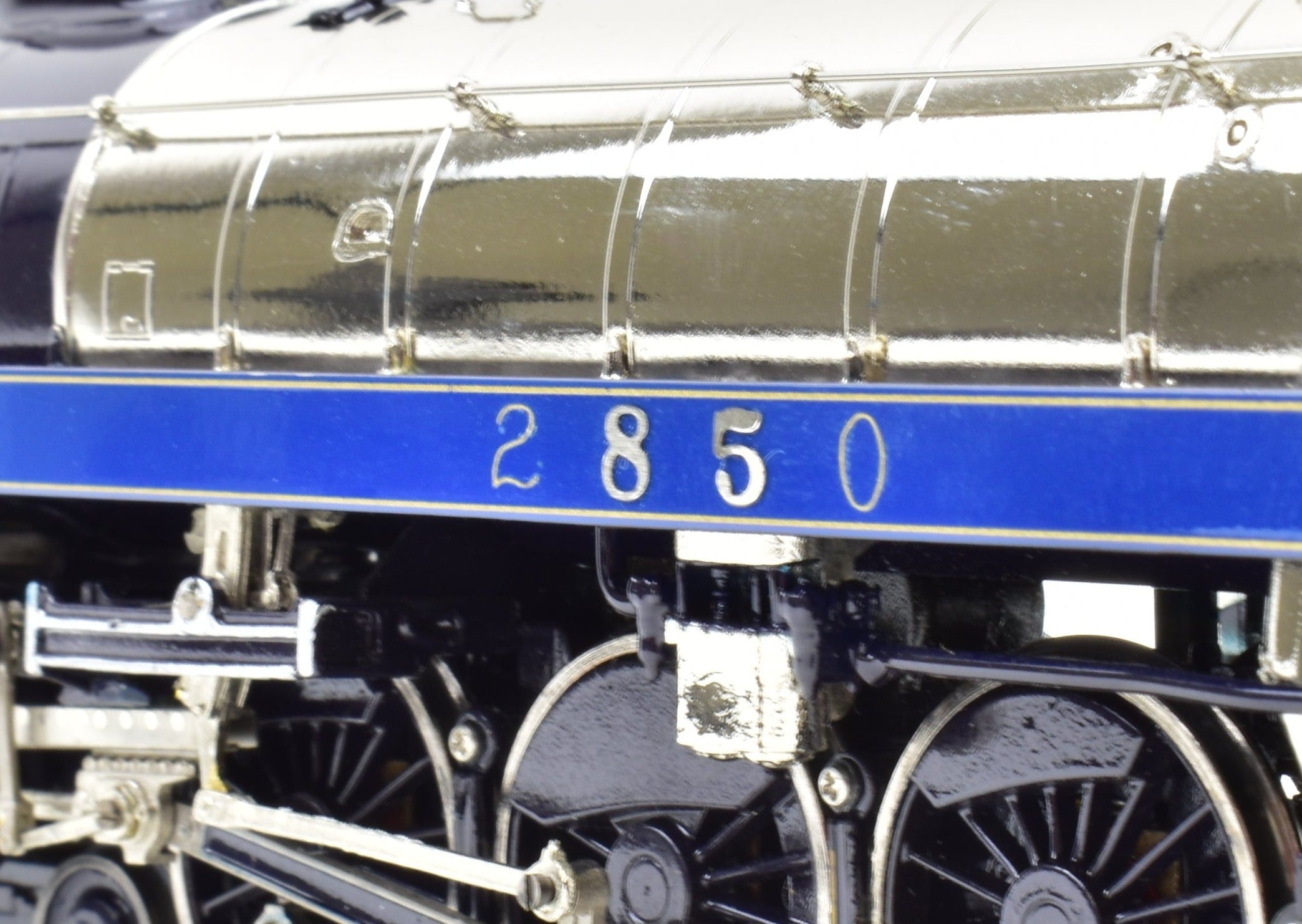 HO Scale Brass Model Train - Van Hobbies CPR Canadian Pacific Railway 4-6-4 Class H1d Royal Hudson 1939 Royal Service Locomotive with Factory Painted Road Number 2850