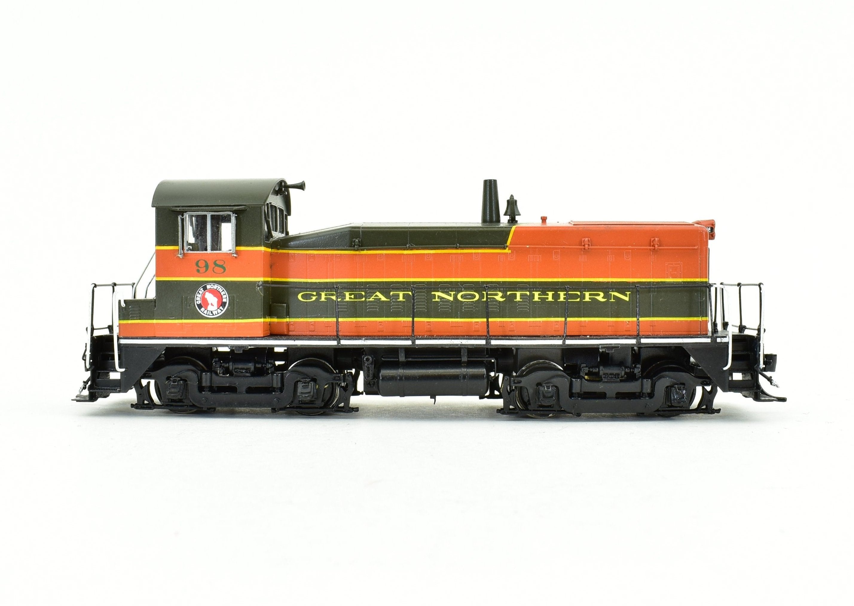 HO Scale Brass Great Northern EMD SW-8 800HP Pro-Painted Switcher by Oriental Limited