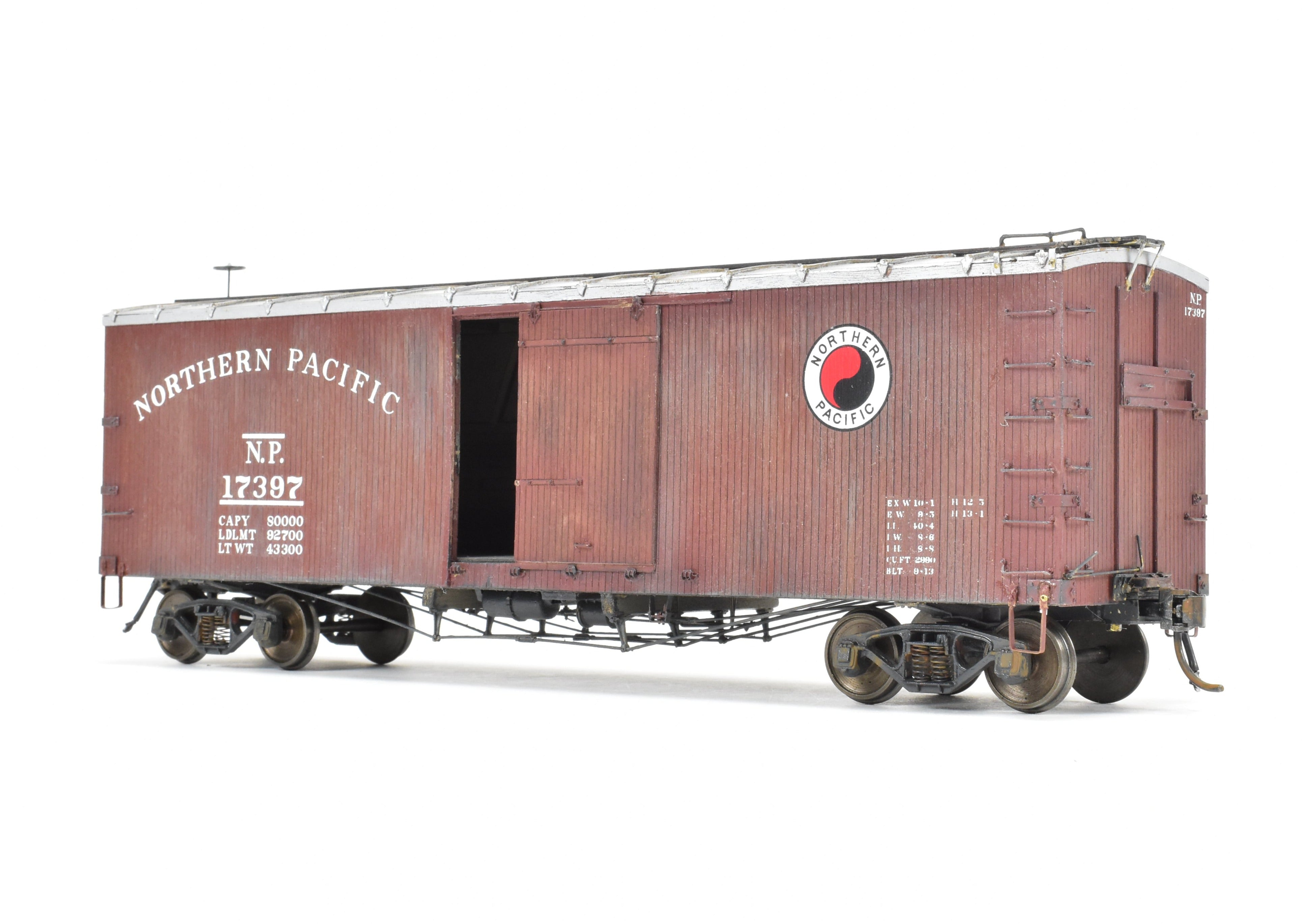 O Scale Pro - Built & Painted Northern Pacific 40' Truss Rod Boxcar Kit 403220