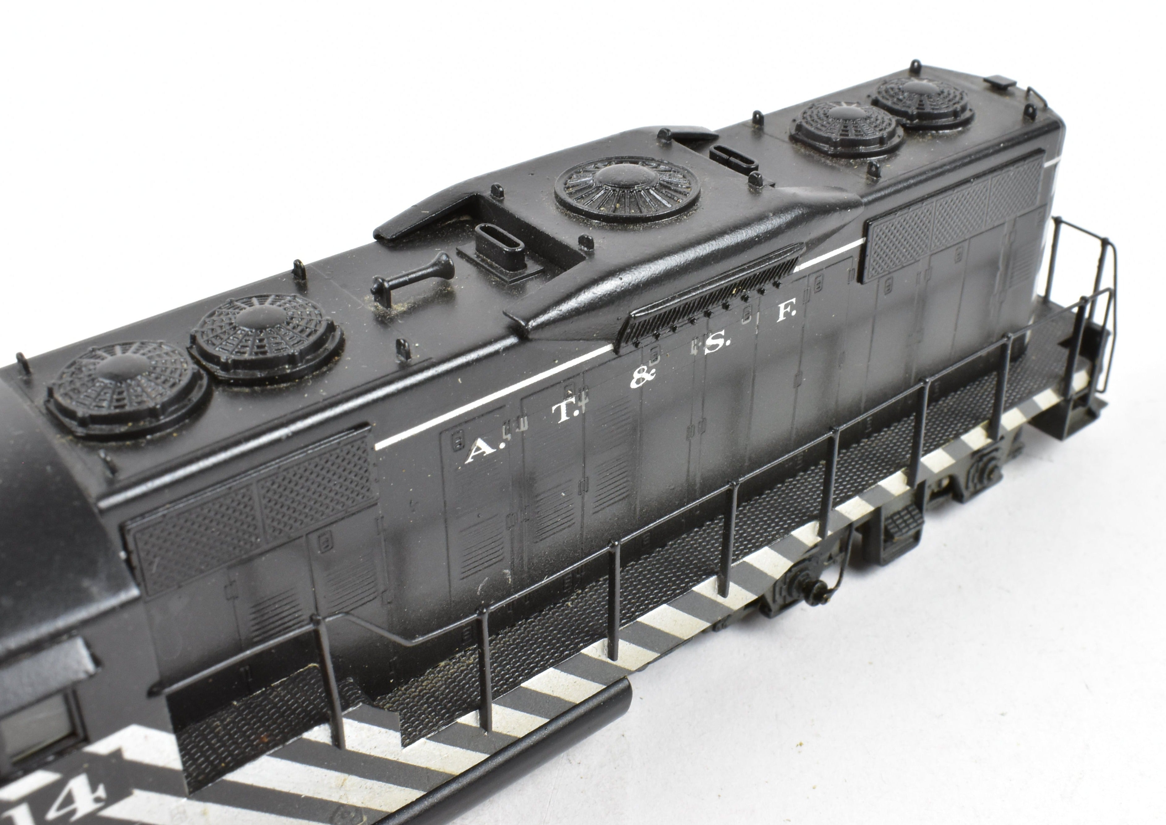High - Quality HO Scale Brass Hallmark Models ATSF - Santa Fe EMD GP - 9 Diesel Locomotive with Custom Painted Finish and New NWSL Gears
