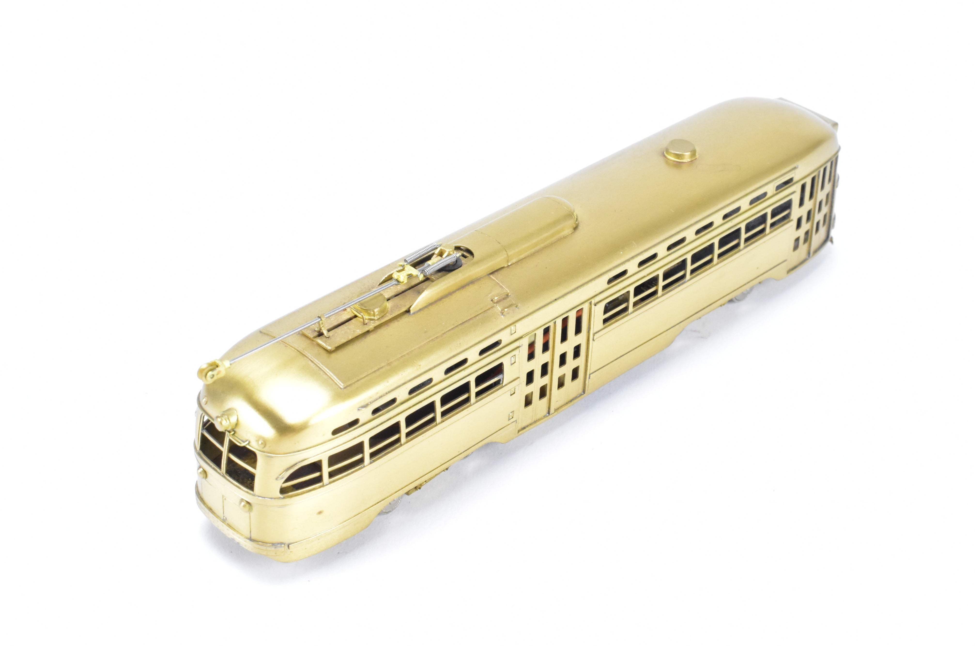 High - Quality HO Scale Brass Model of WP Car Corp. 1946 PCC Type - B Trolley with Blinker Doors for Model Railroading Enthusiasts