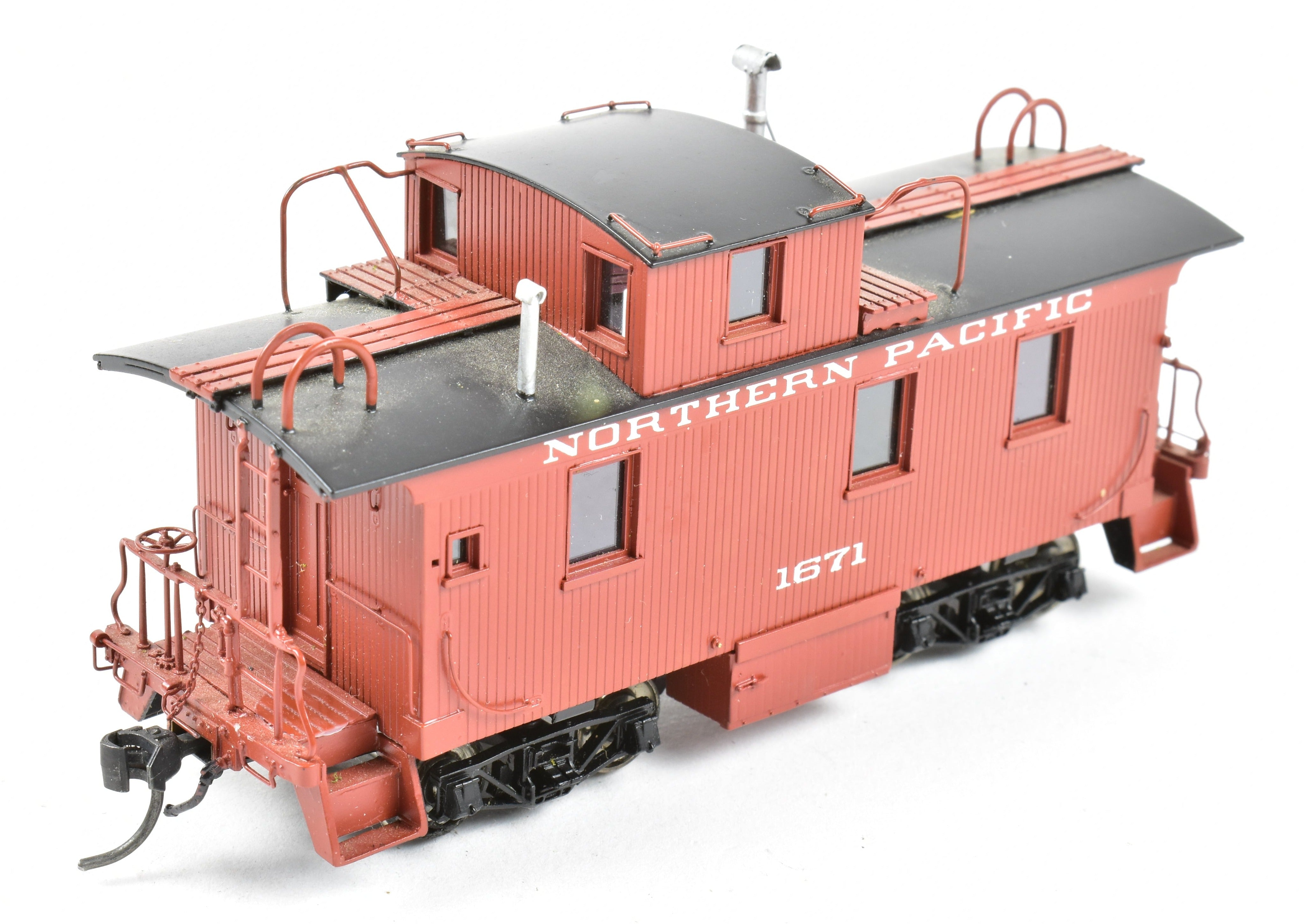 HO Scale Brass Northern Pacific 24' Wood Caboose #1600 Series V3 Factory Painted