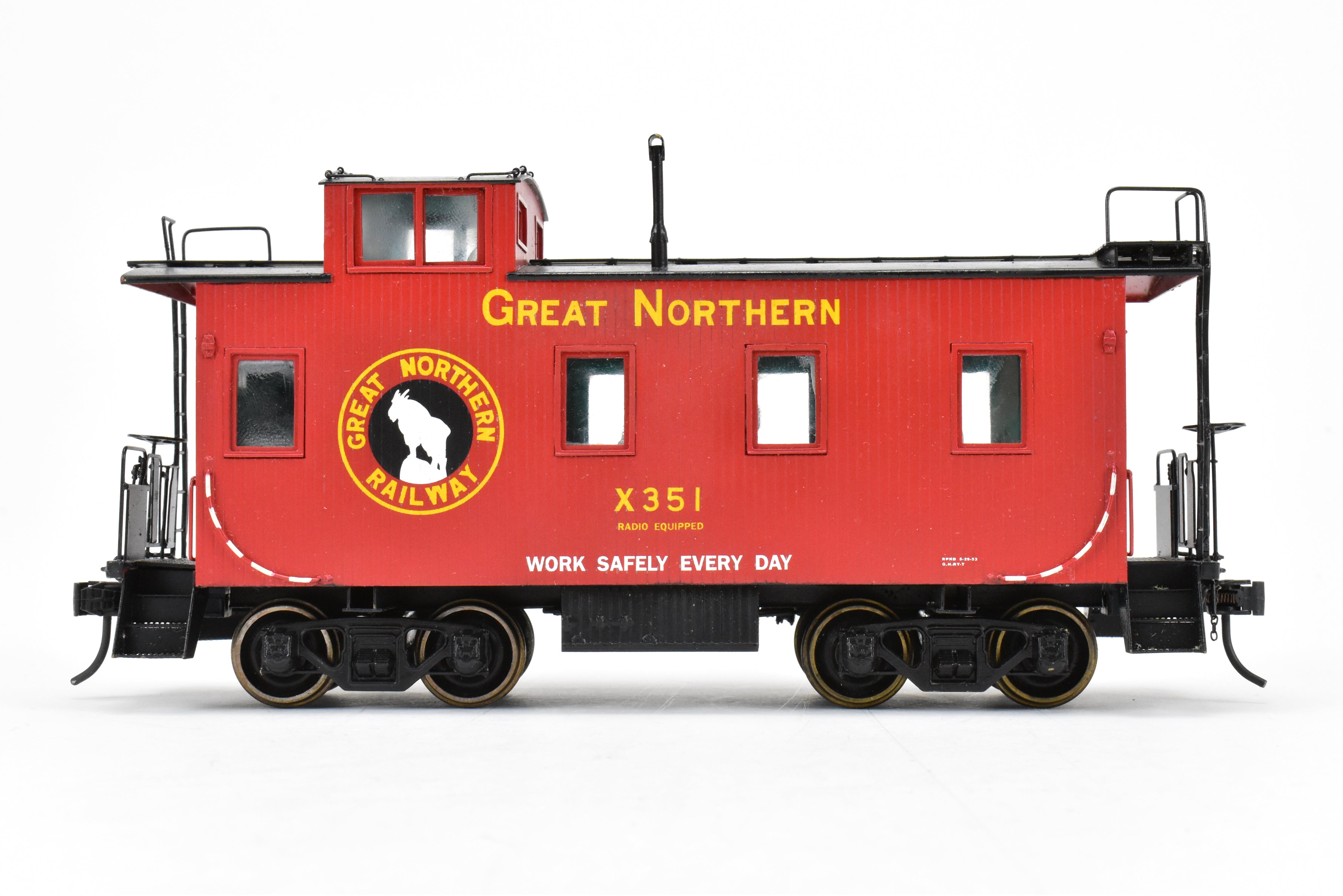 O Scale Oriental Limited Great Northern 25-Foot Wood Caboose CP #X351 with Slogan