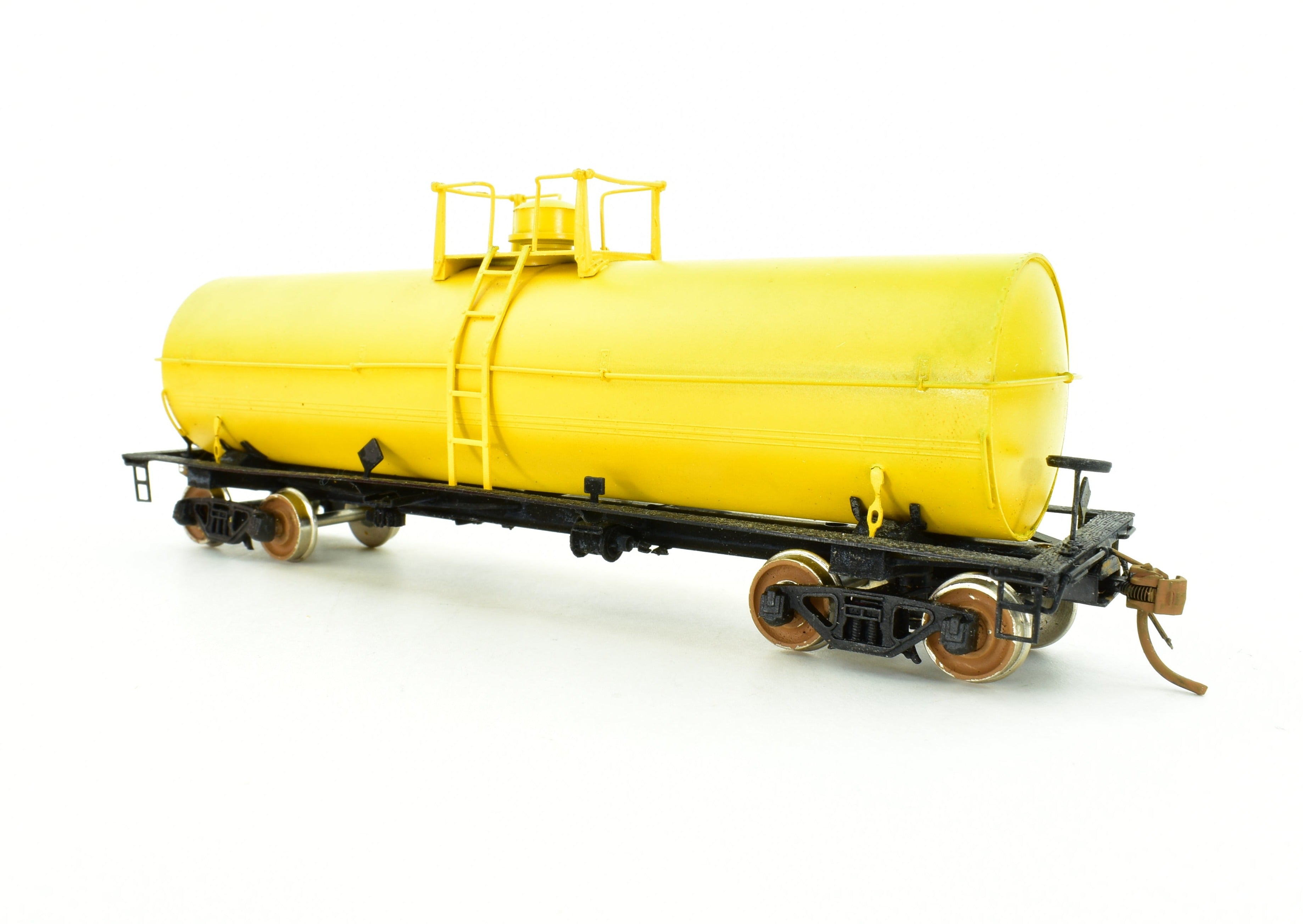 HO Scale Yellow Painted 11,141 Gallon Tank Car by Precision Scale Co.