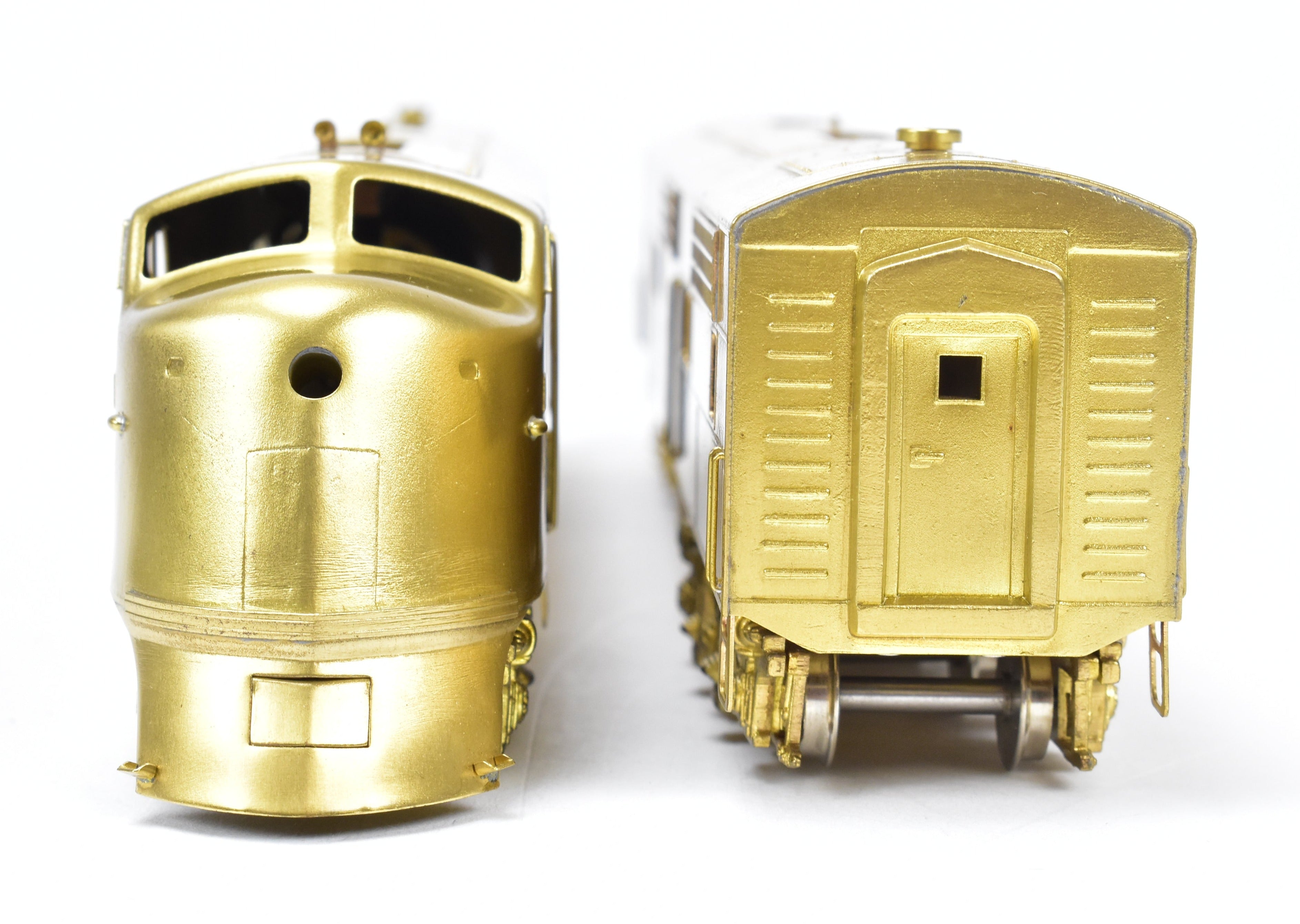HO Scale Brass Hallmark Models Collection of Various Roads EMD E1 A/B Set with Powered A Unit and Unpowered B Unit