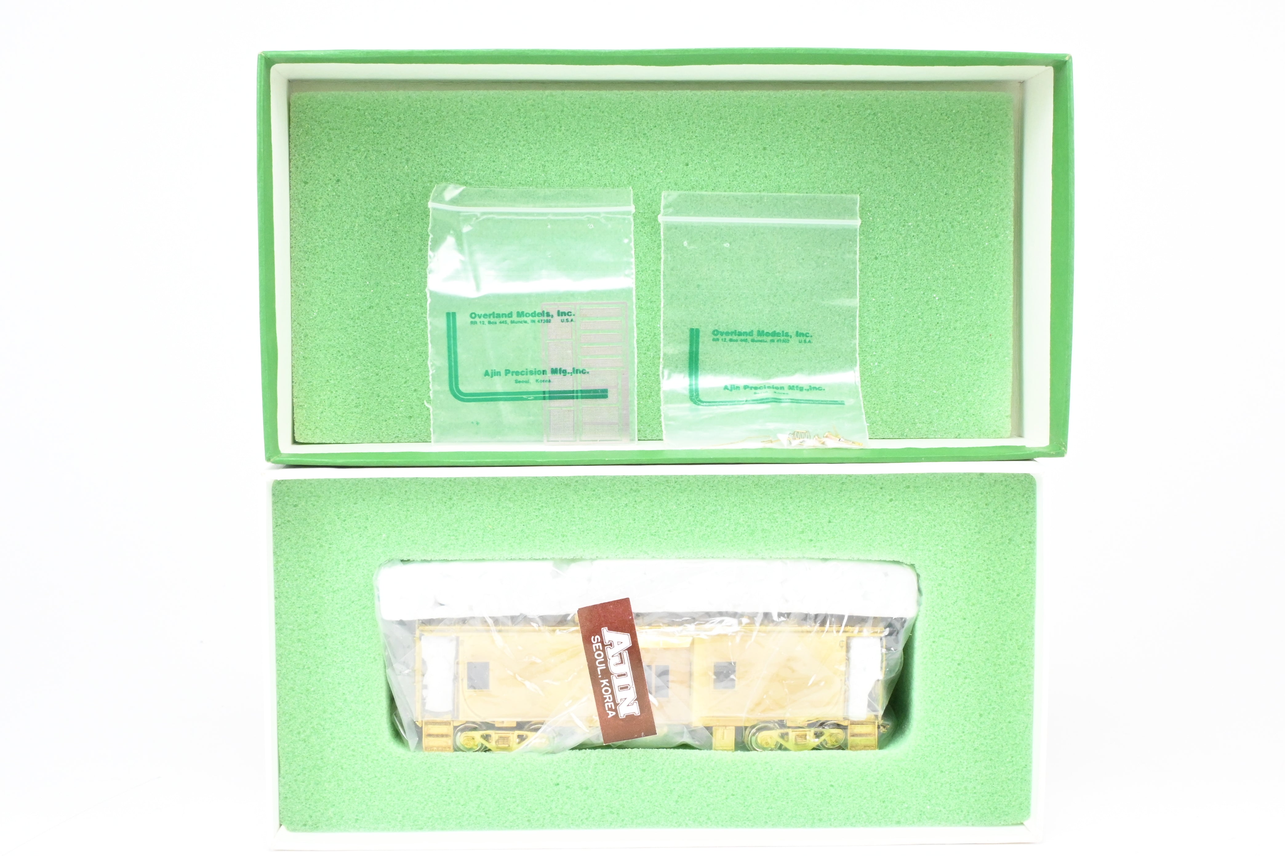 HO Brass OMI WP Western Pacific Early Version Bay Window Caboose #426 - 460 with Roof Walk