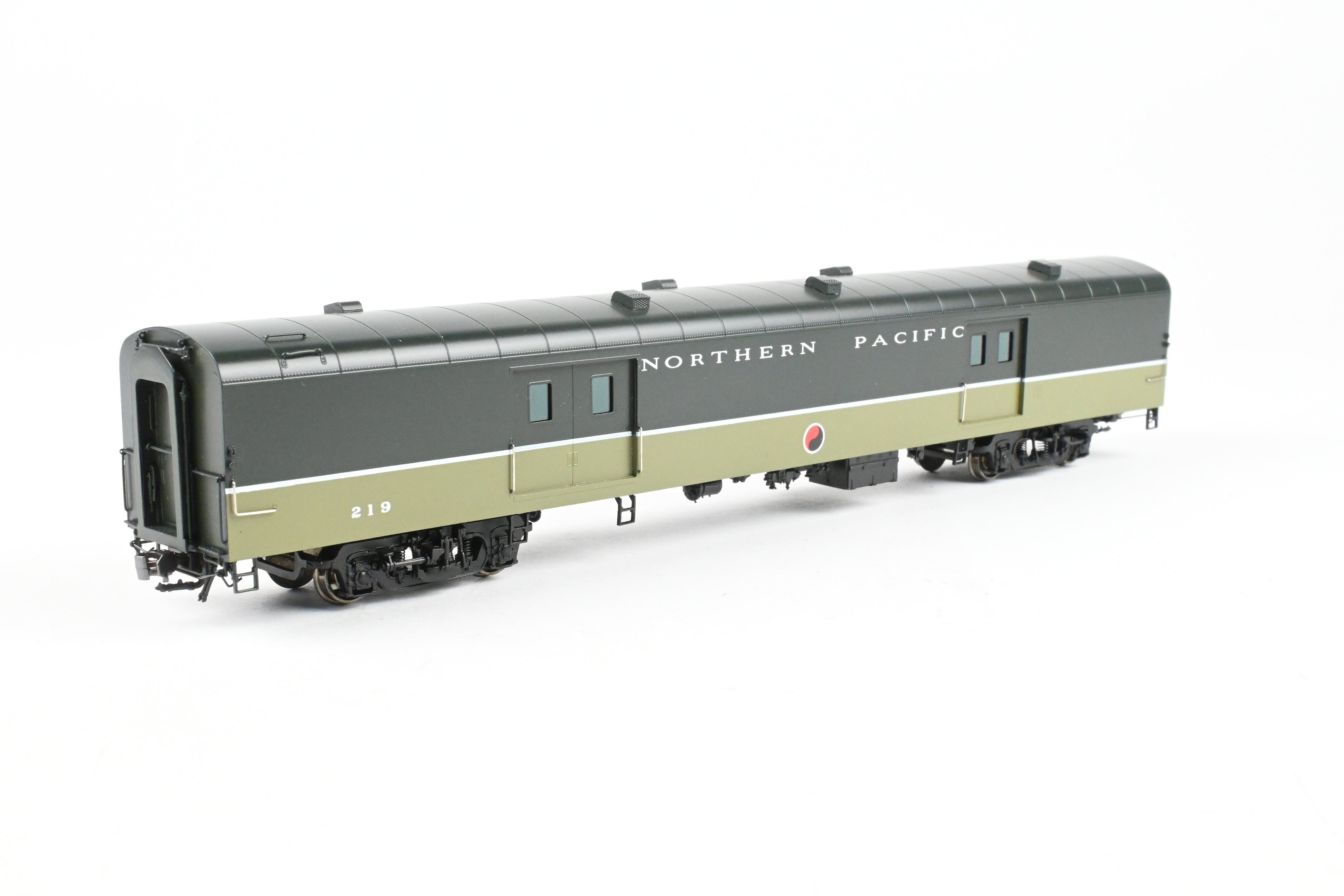 HO Brass Railway Classics - Northern Pacific Baggage Car No. 219 in Loewy Scheme