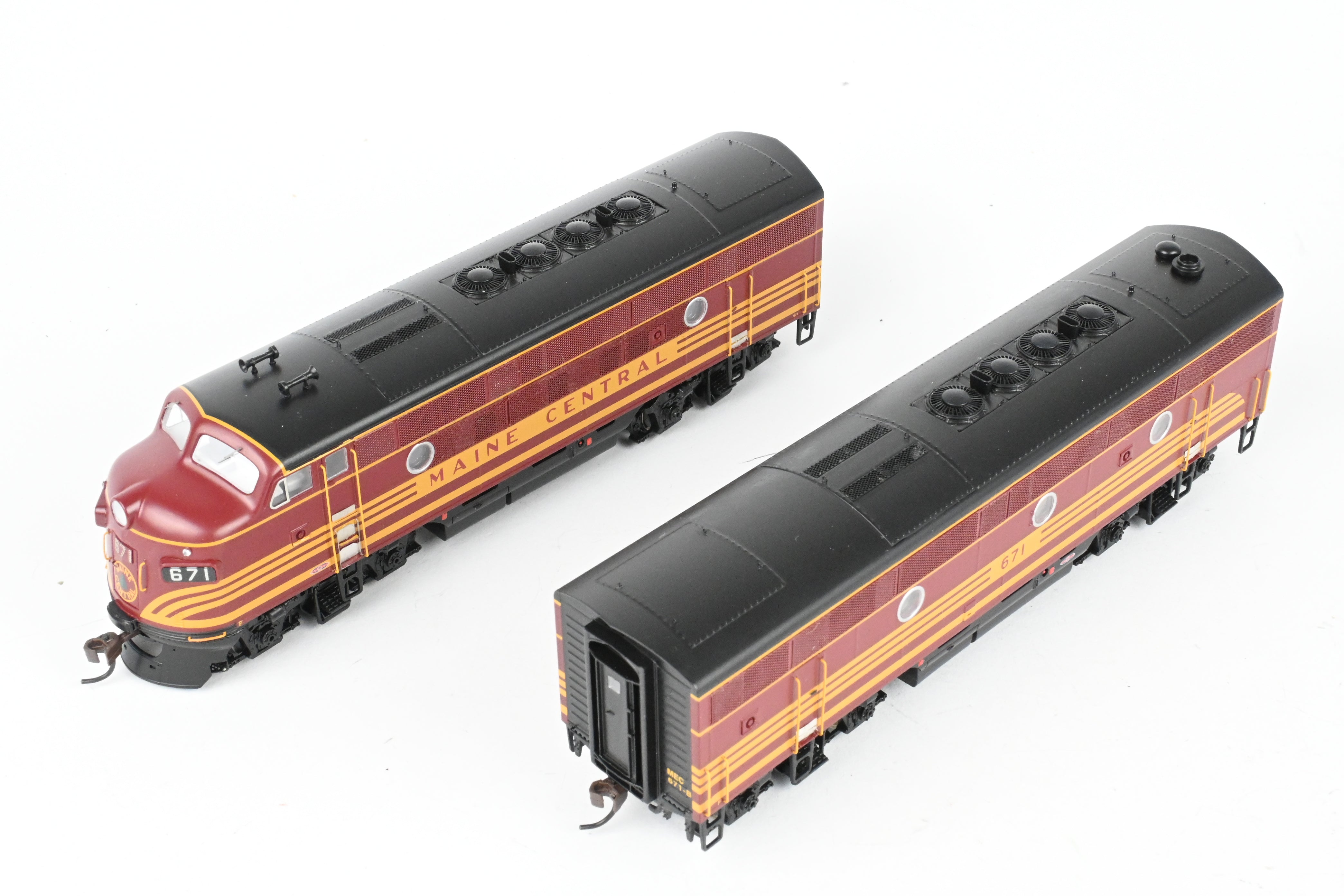 Athearn Genesis B&M Boston & Maine EMD F3-A/B Phase II Mint Passenger Set