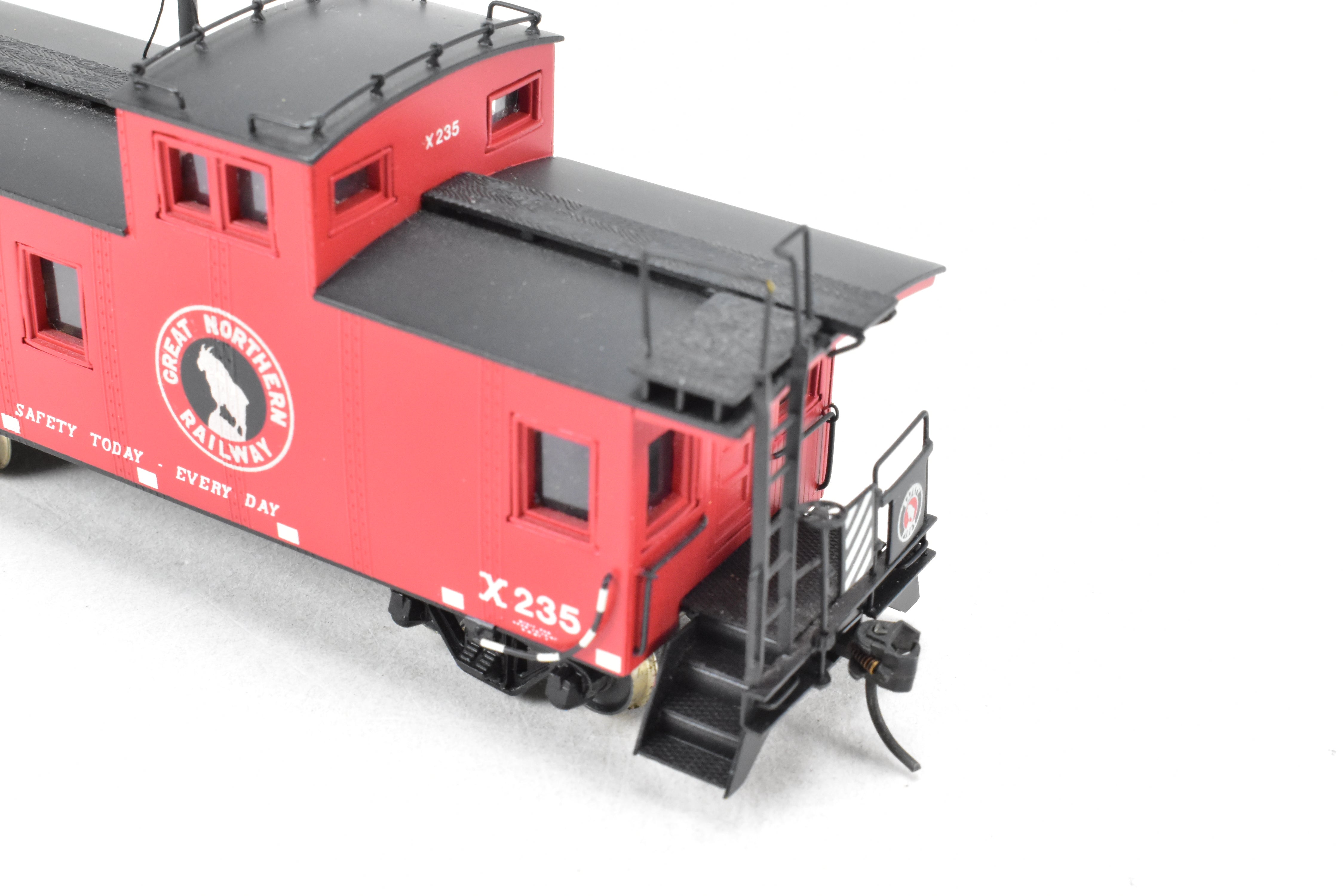 HO Brass OMI Great Northern 30' Plywood Sheath Caboose X235 by Overland Models