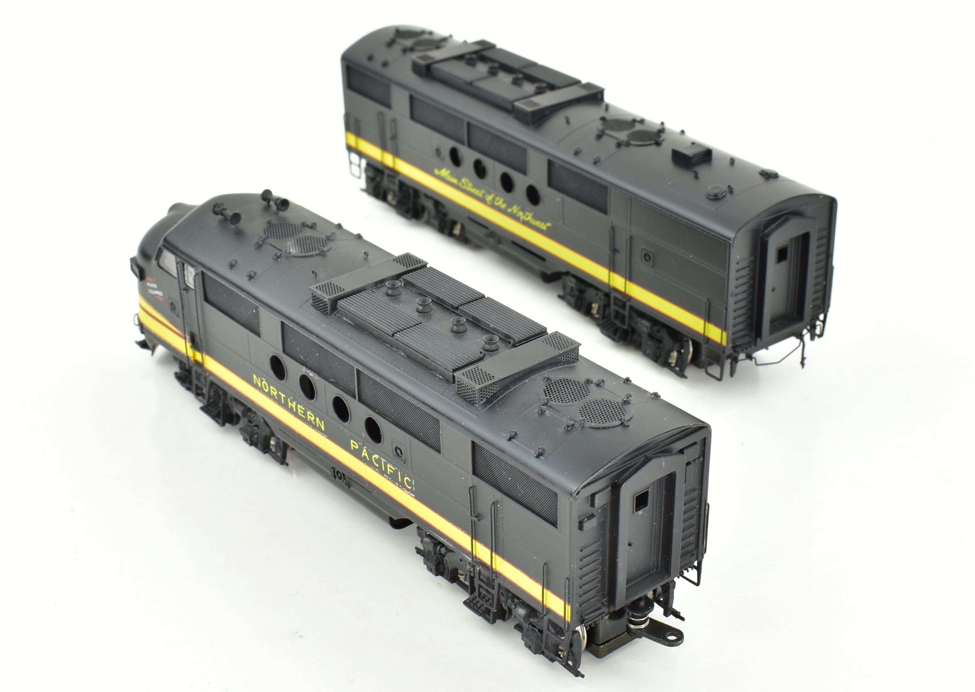 HO Scale Brass Hallmark Models NP - Northern Pacific EMC FT A/B Powered Factory - Painted Set