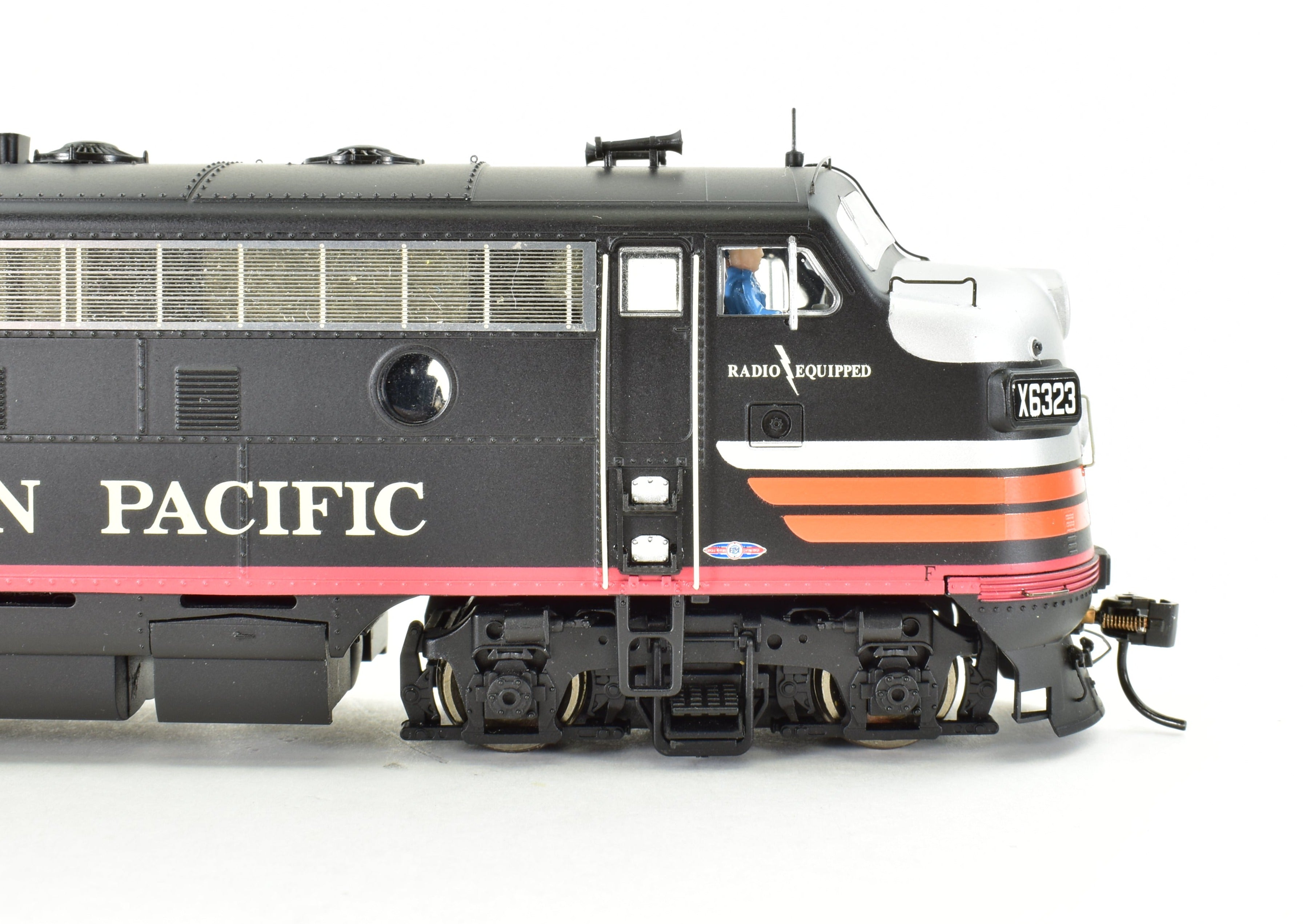 HO Life-Like Proto 2000 Southern Pacific 4-Unit EMD F7 Set with DCC & Sound