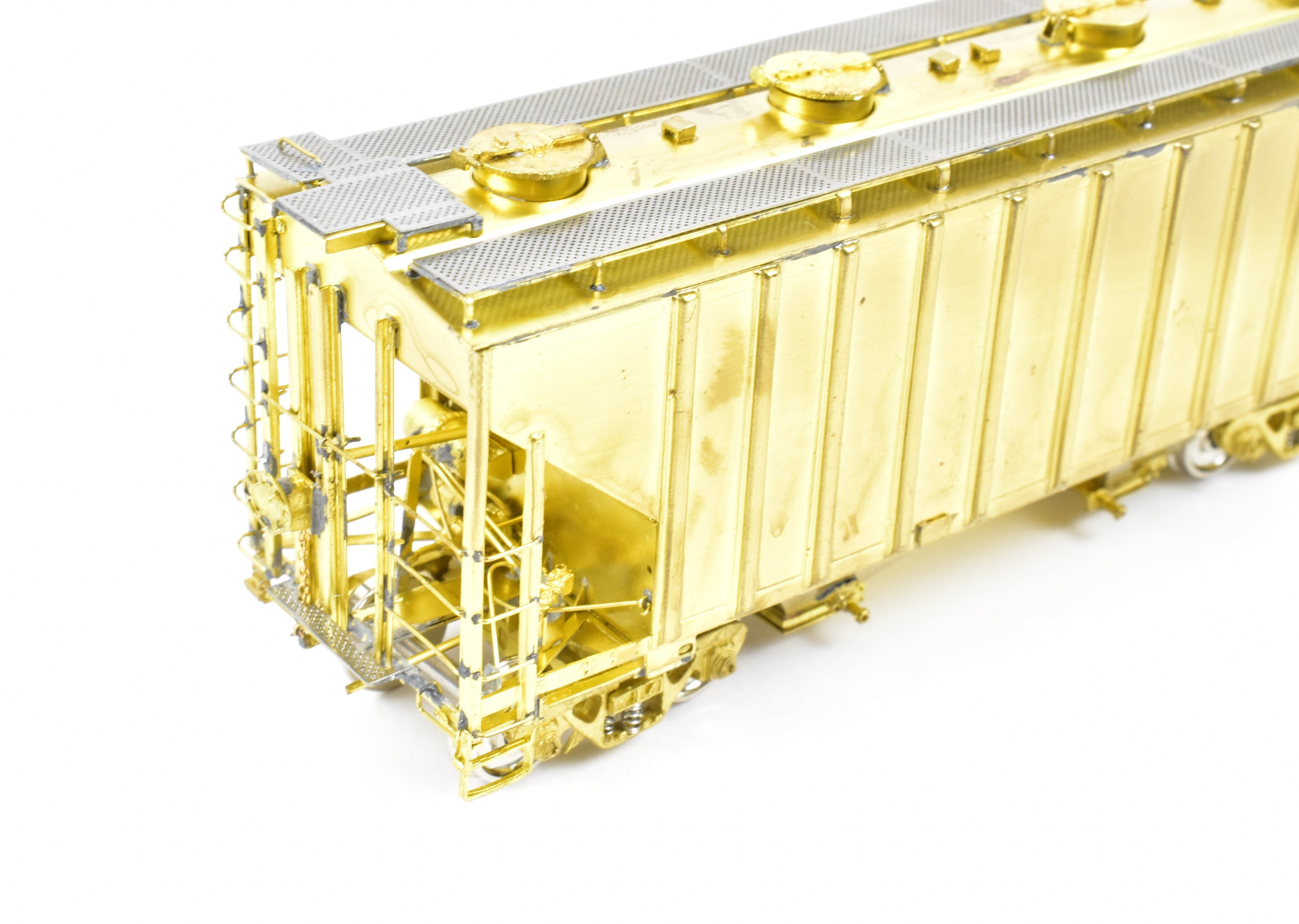 HO Scale Brass OMI (Overland Models, Inc.) ATSF - Santa Fe PS 2 - Bay Covered Hopper Model Train Car