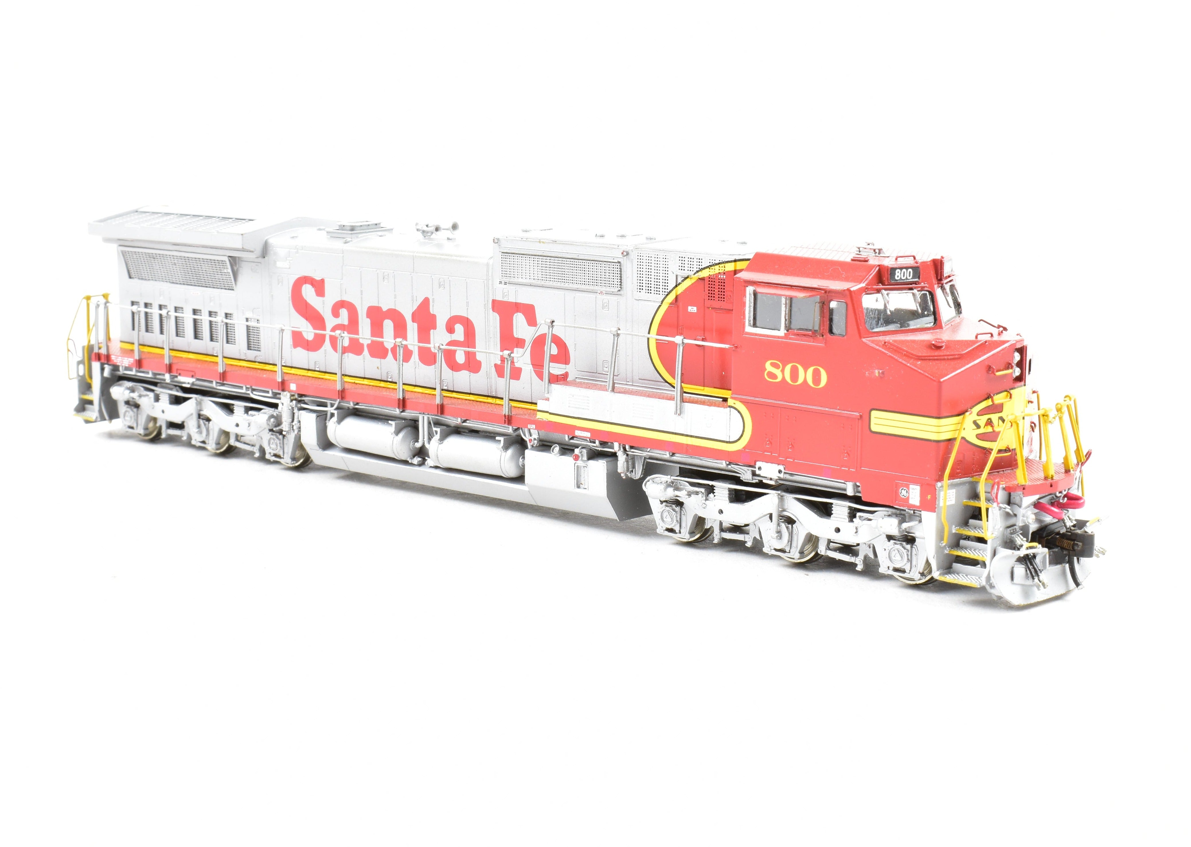 HO Scale Brass Model Train - Overland Models Inc. (OMI) AT&SF - Santa Fe Dash 8 - 40CW Gullwing Cab Locomotive with Custom Painting