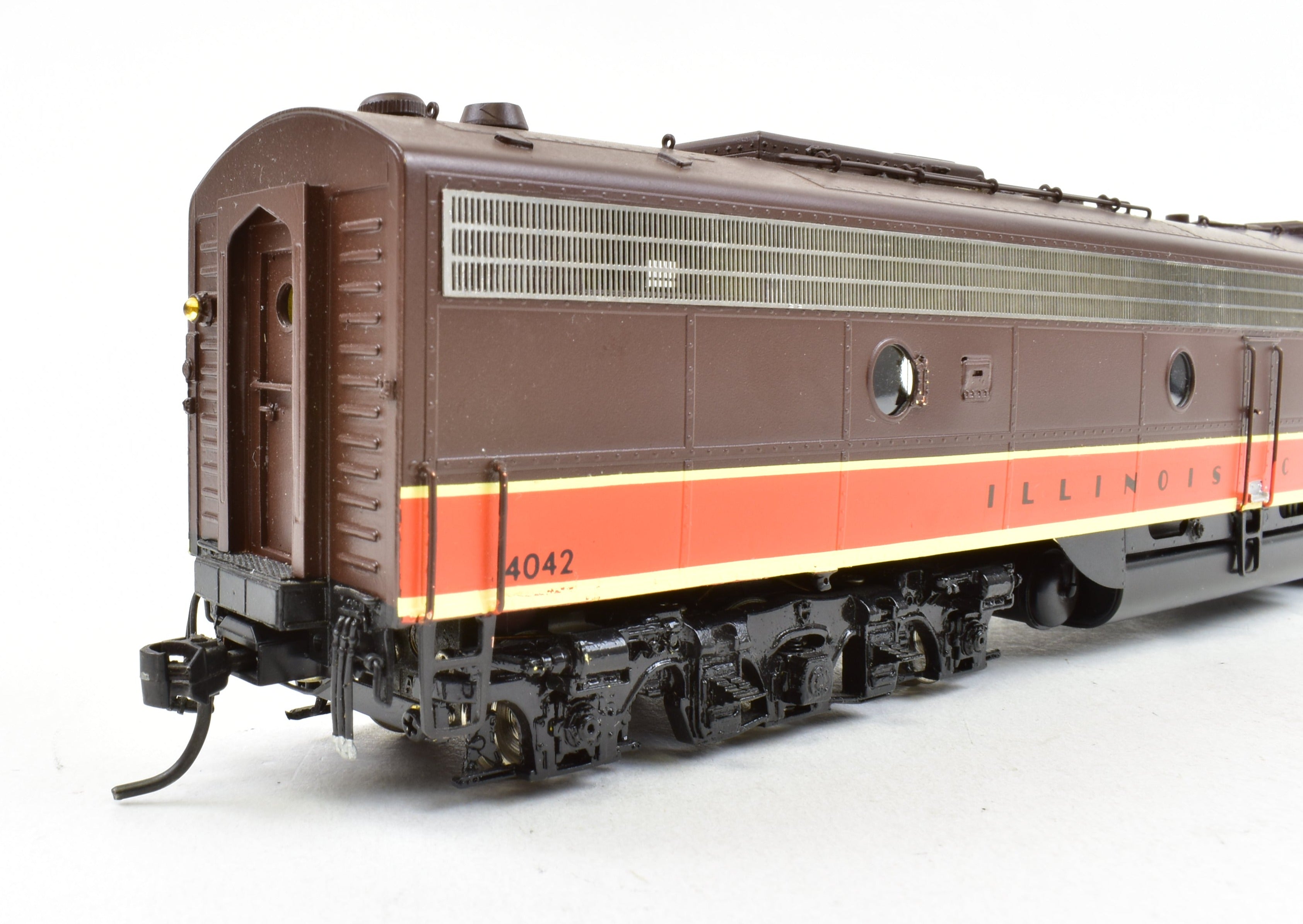 Overland Models IC Illinois Central EMD E9 - A & E8 - B Set, Pro - Painted, ReBoxx