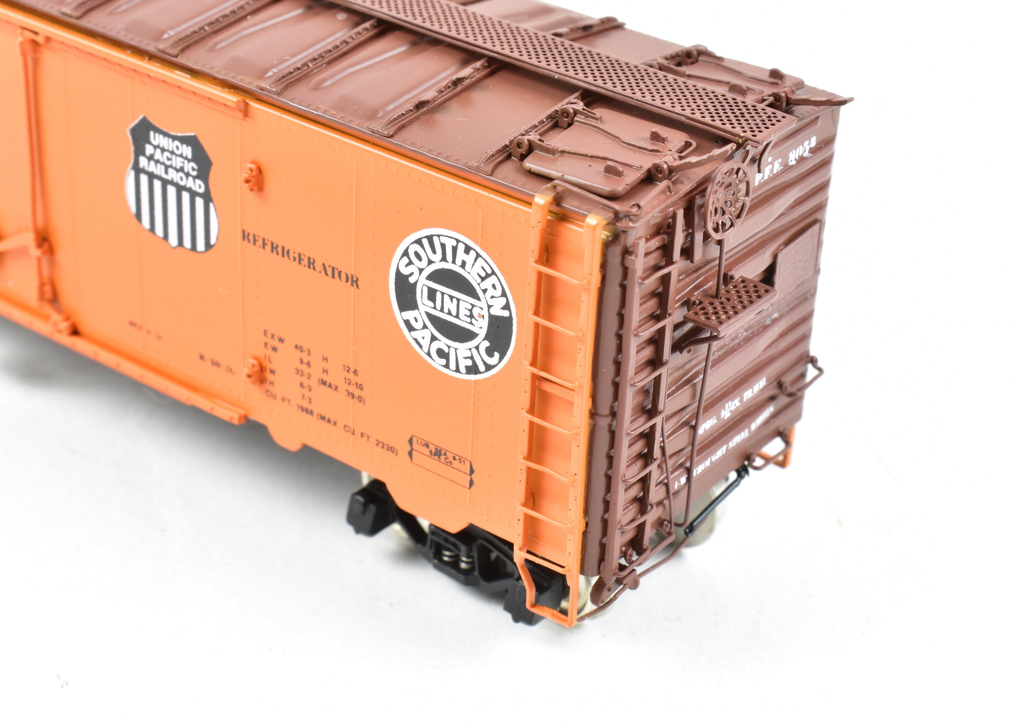 HO Brass Challenger Imports PFE Pacific Fruit Express R-40-26 #8054 Refrigerator Car