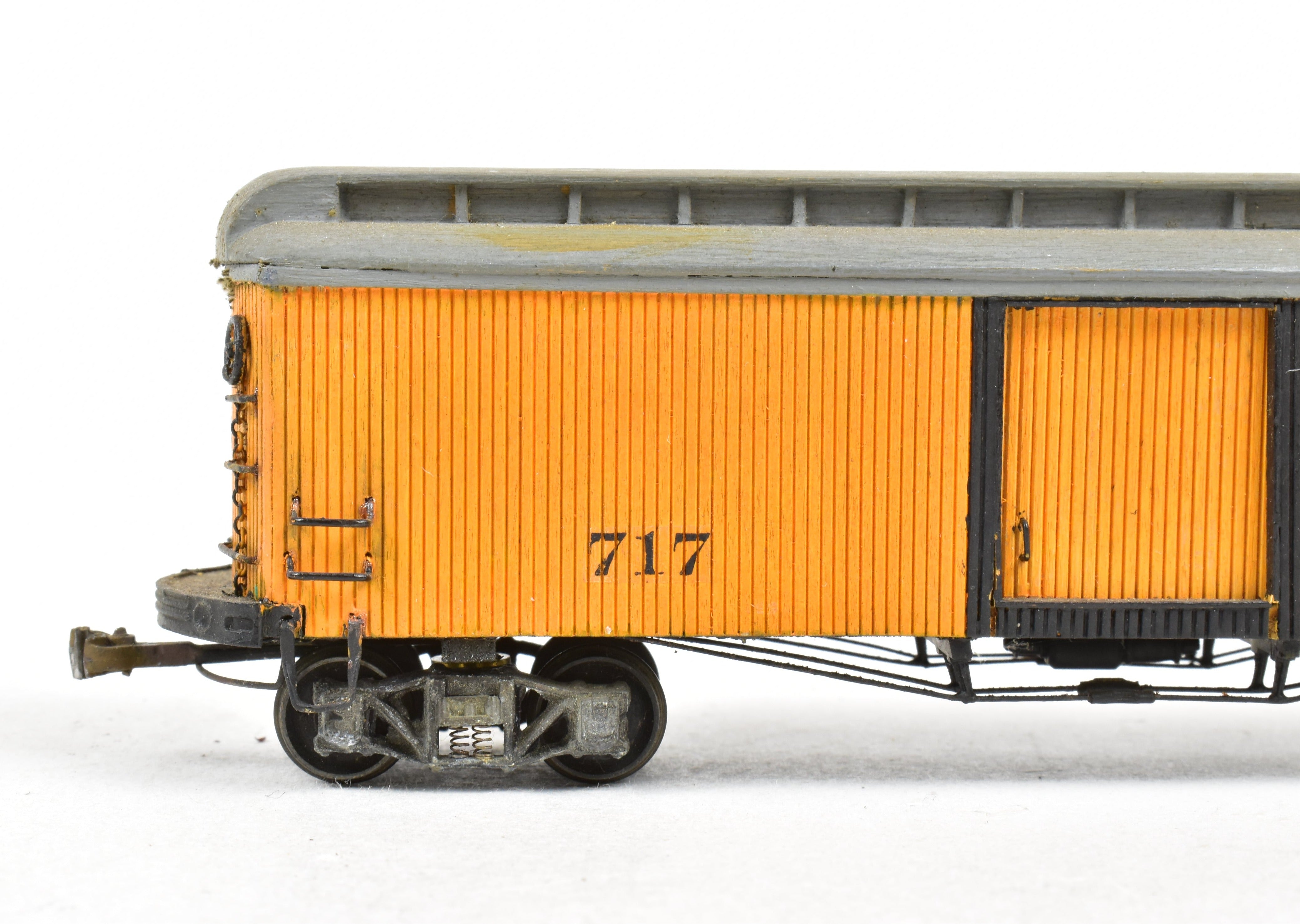 HO Scale La Belle Woodworking Illinois Terminal System Freight/Baggage Trailer Model Kit, Built and Painted, #717