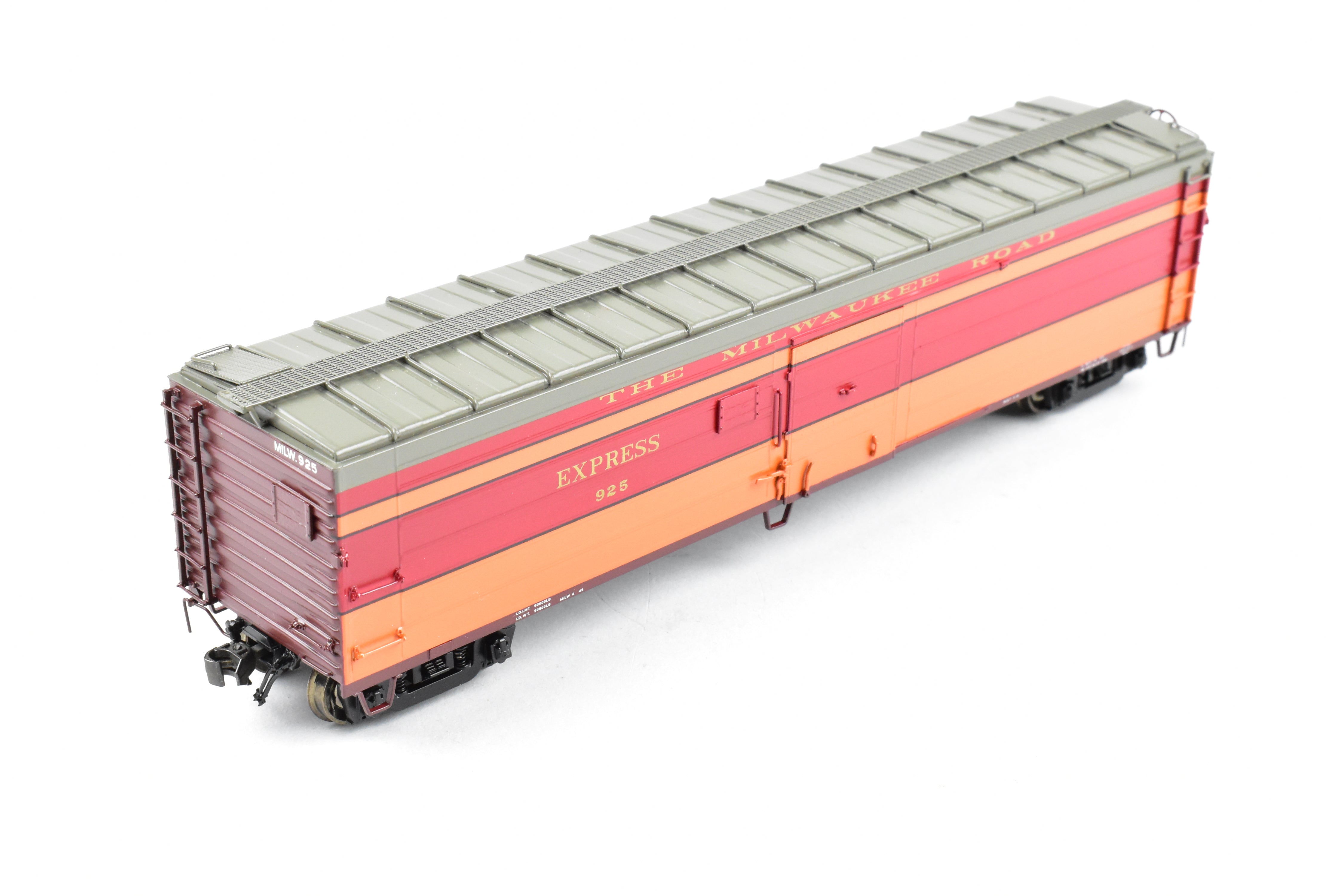 High - Quality HO Scale Brass Railway Classics MILW - Milwaukee Road 50 - Foot Passenger Express Boxcar with 1948 Factory Paint Scheme and Road Number #925