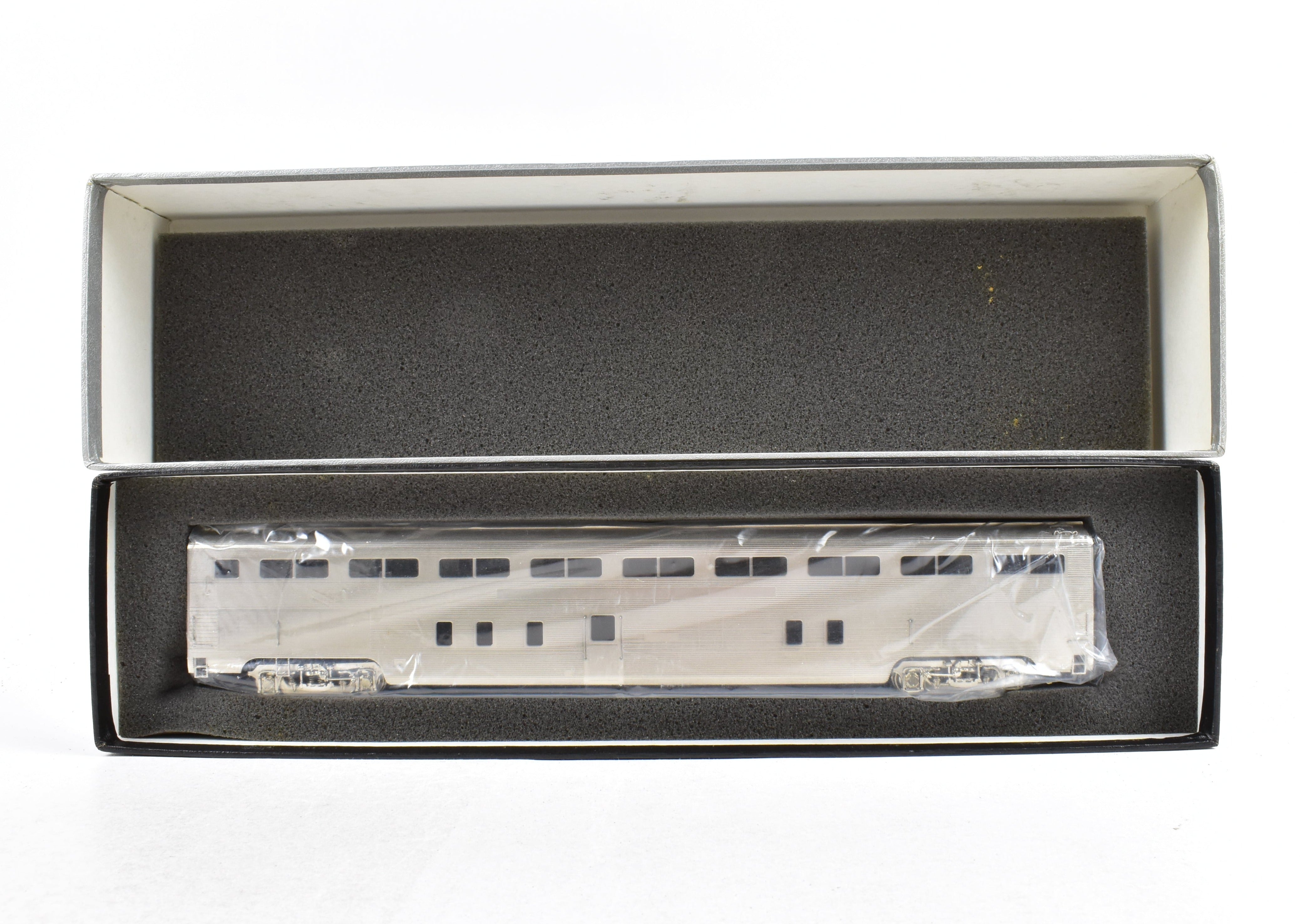 HO Scale Brass Hallmark Models ATSF - Santa Fe High - Level Transition Chair Car of the 528 Series for Model Railroading