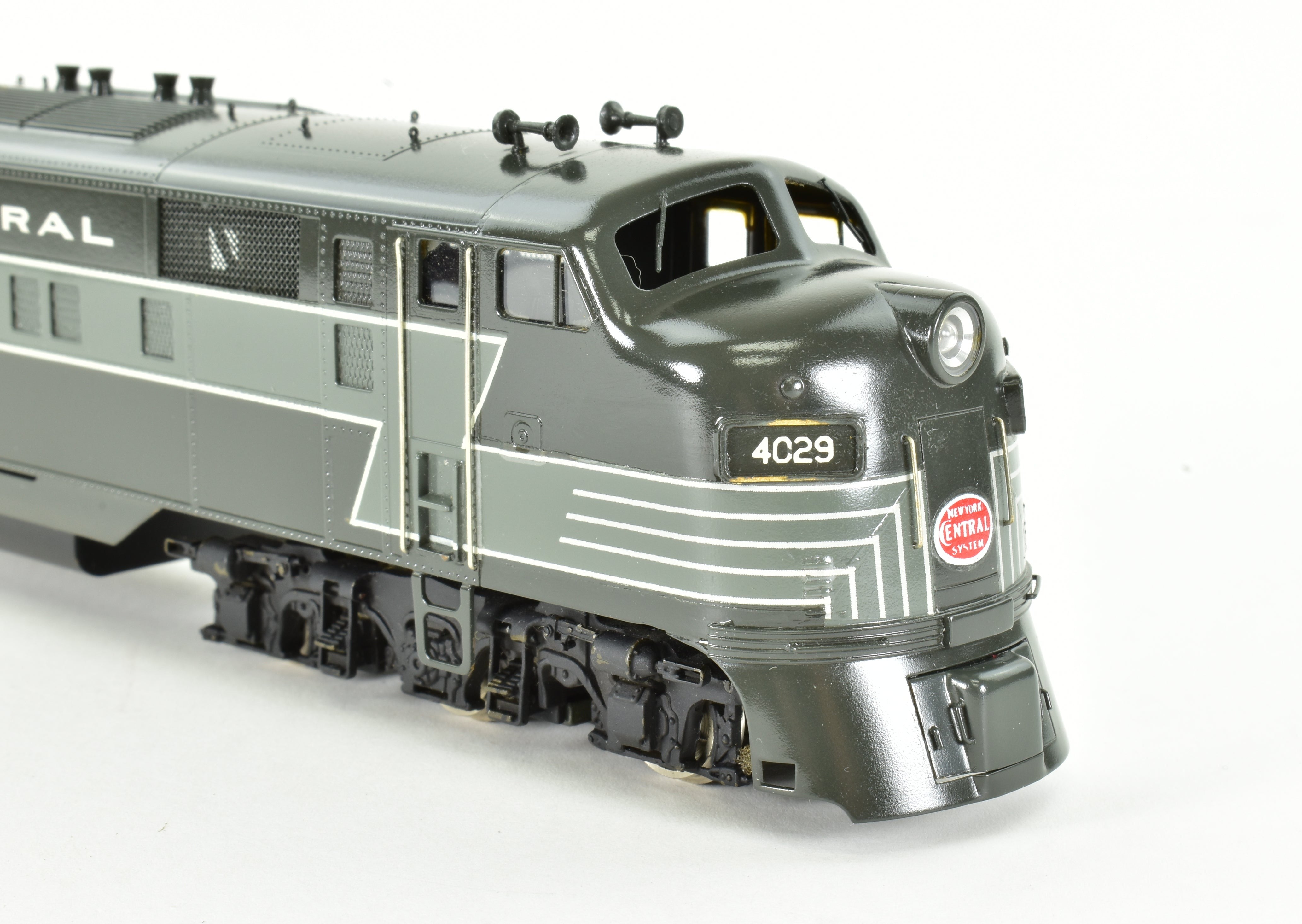 HO Scale Brass Model Train Set - Erie Limited NYC - New York Central 1948 20th Century Limited with 2 E7 A/B Locomotives and 9-Car Set