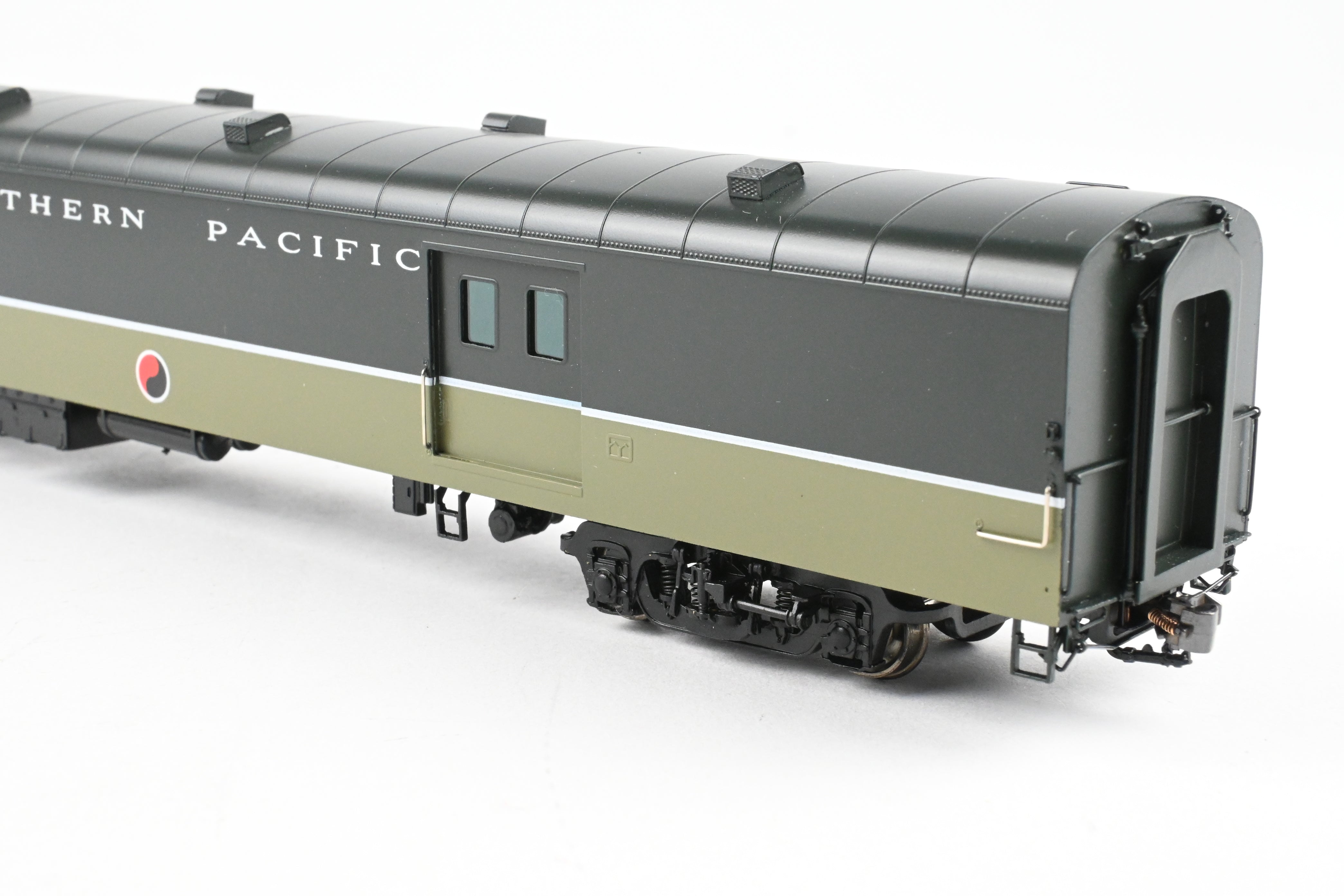 HO Brass Railway Classics - Northern Pacific Baggage Car No. 219 in Loewy Scheme
