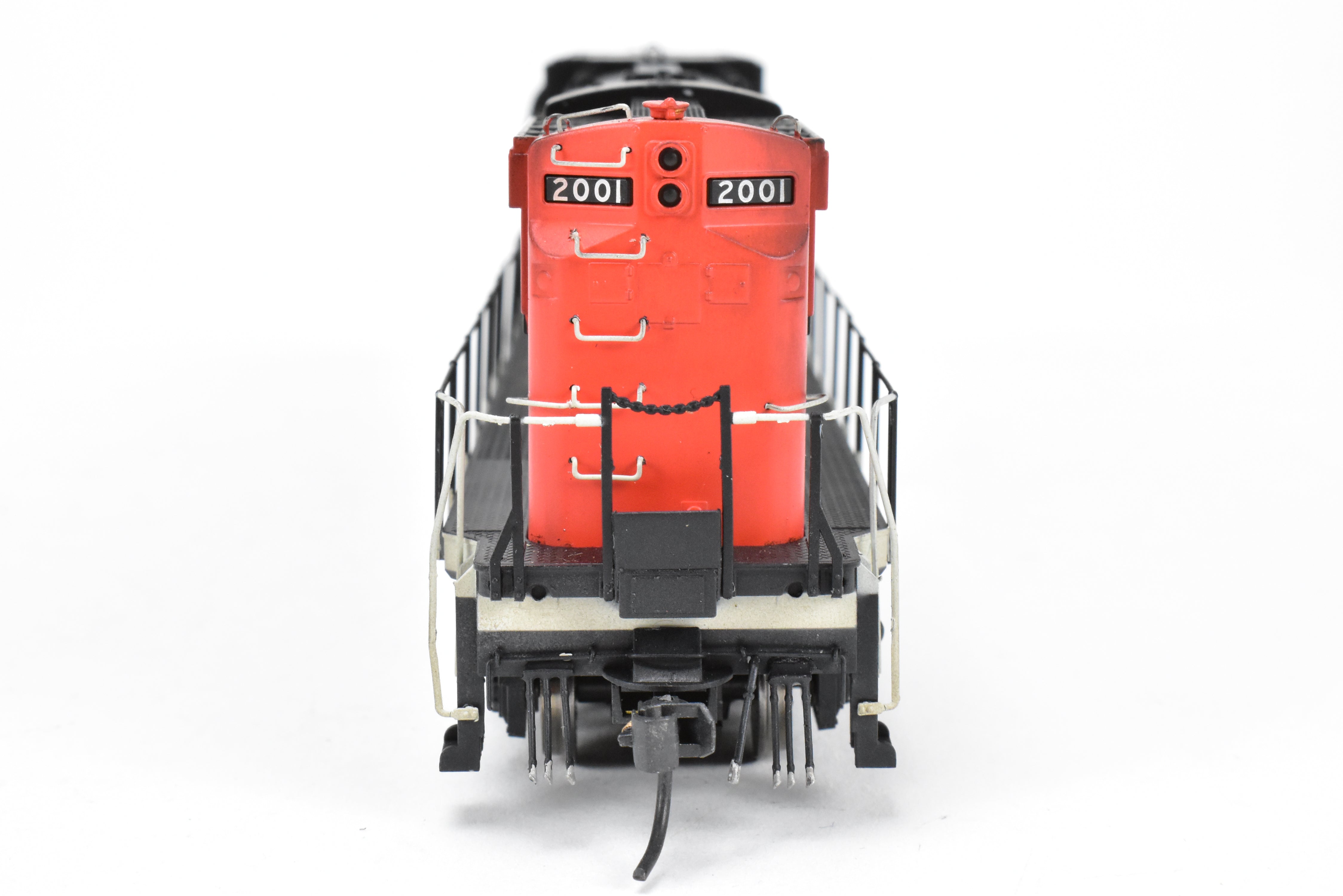 HO Scale Con Bowser Executive Line Canadian National Railway Alco C630M Model Train with ESU DCC and Sound Function, Featuring Road Number 2001 and Professional Weathering