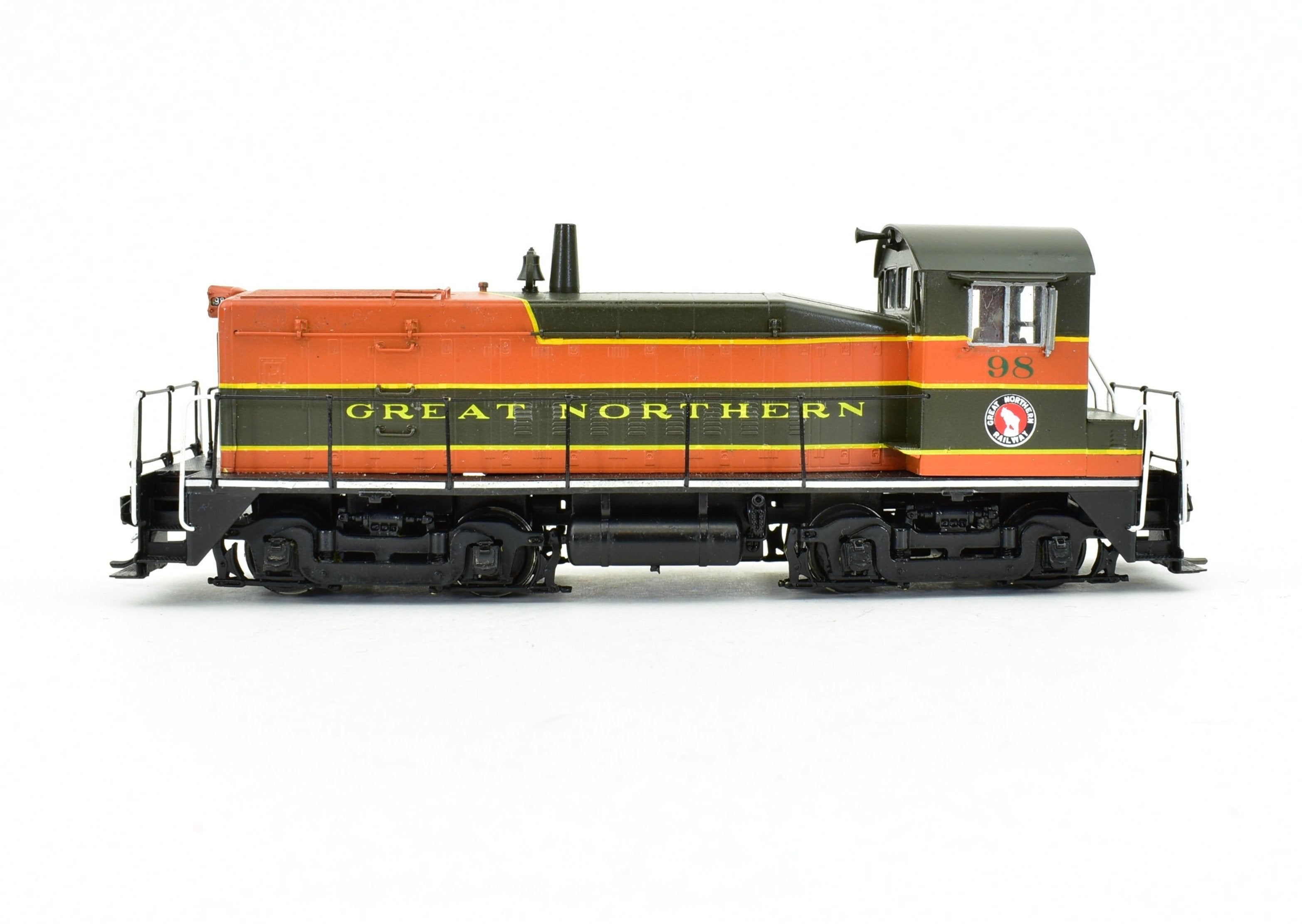 HO Scale Brass Great Northern EMD SW-8 800HP Pro-Painted Switcher by Oriental Limited