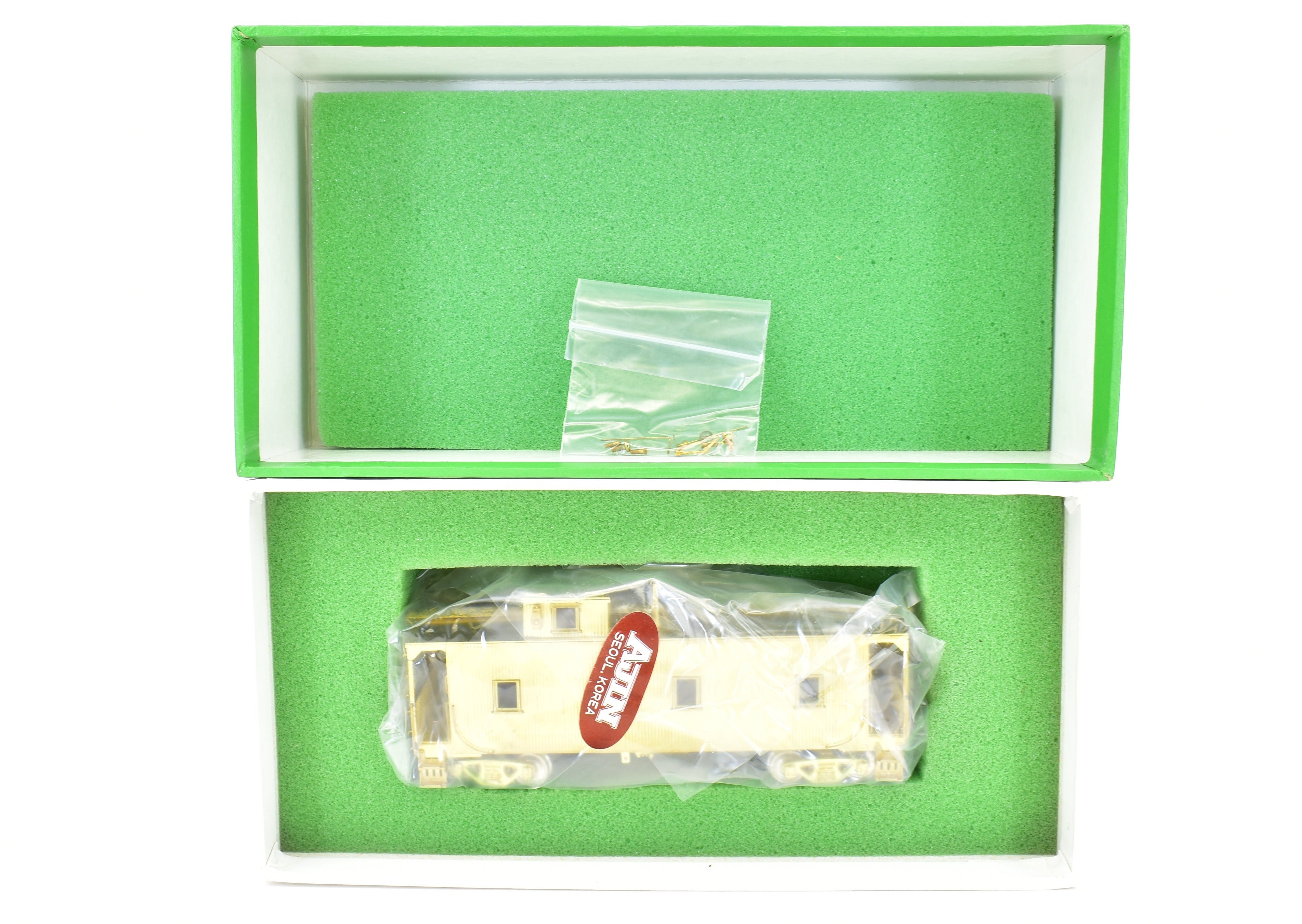 HO Brass OMI - Overland Models NKP Nickel Plate Road 1300 Like-New Caboose