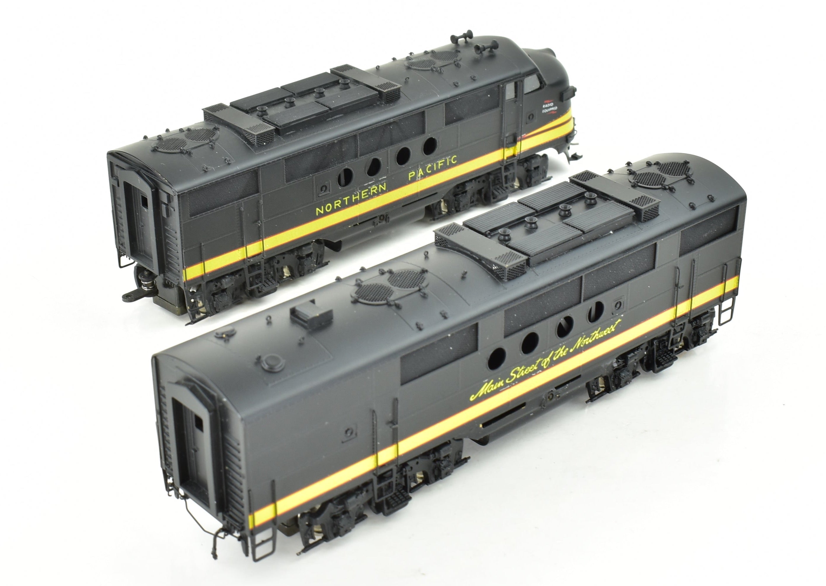 HO Scale Brass Hallmark Models NP - Northern Pacific EMC FT A/B Powered Factory - Painted Set
