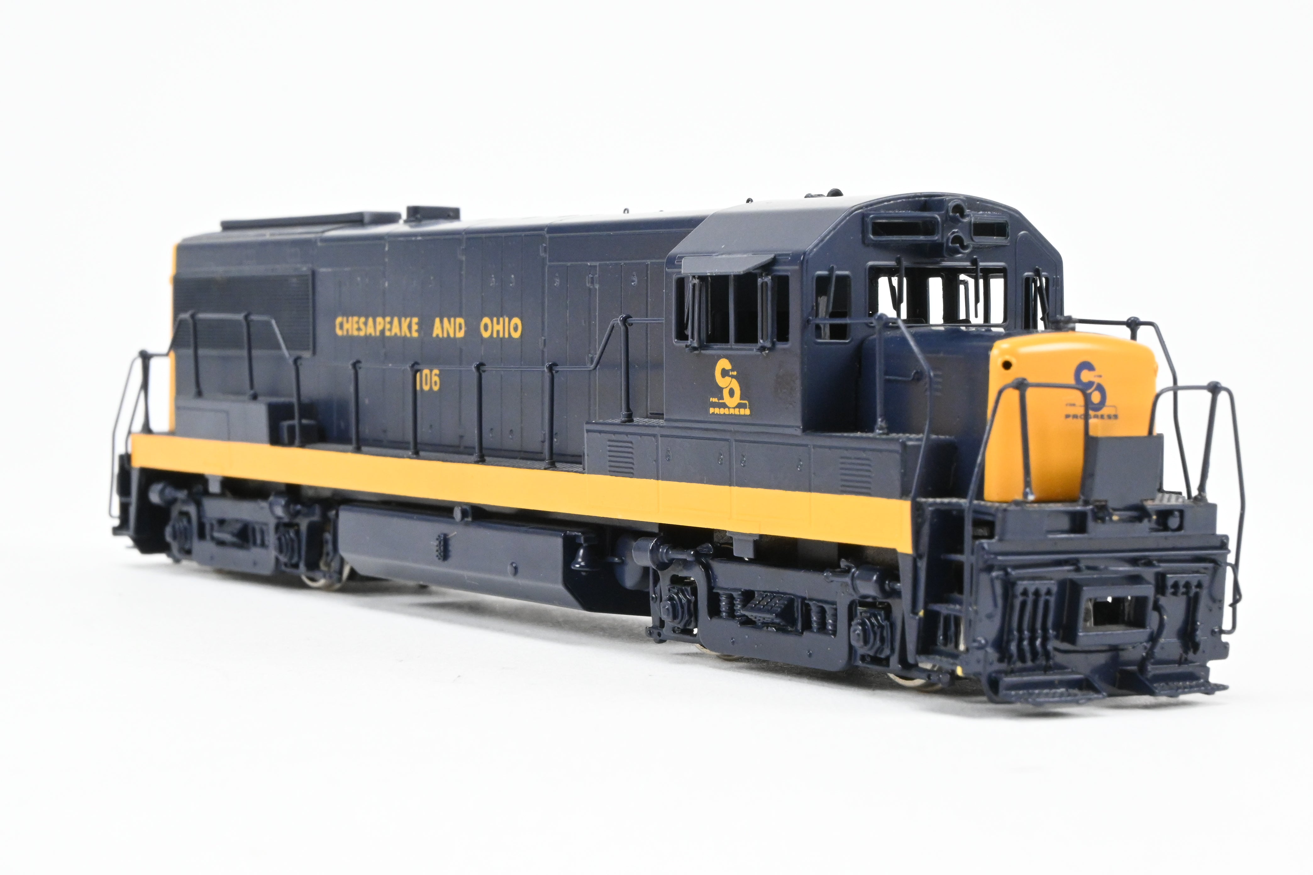 HO Brass Oriental Limited C&O GE U25B 2500 HP Low Hood Intermediate Factory-Painted Model