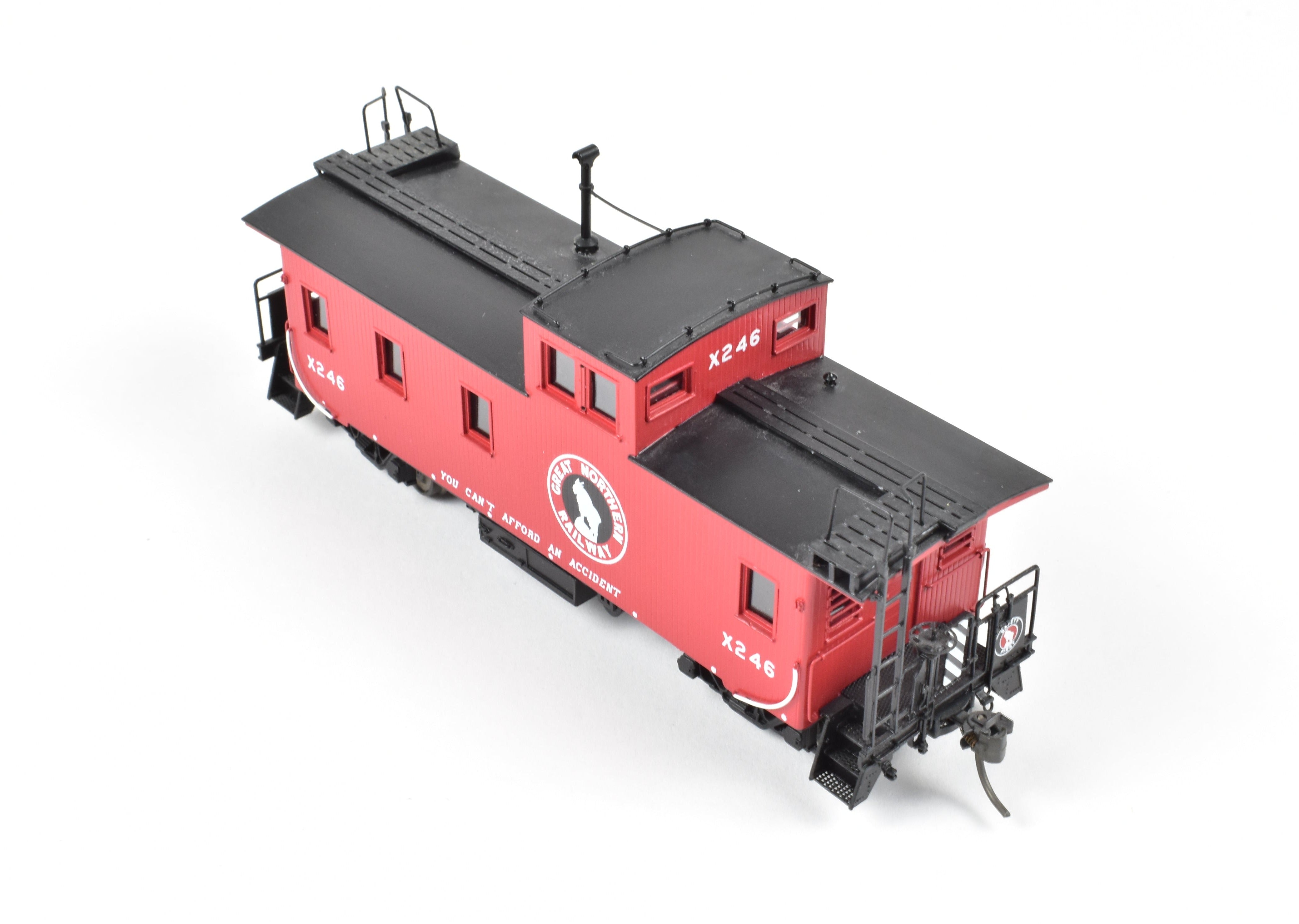 HO Brass OMI Overland Models' Great Northern 30' Lighted Wood Sided Caboose #X246