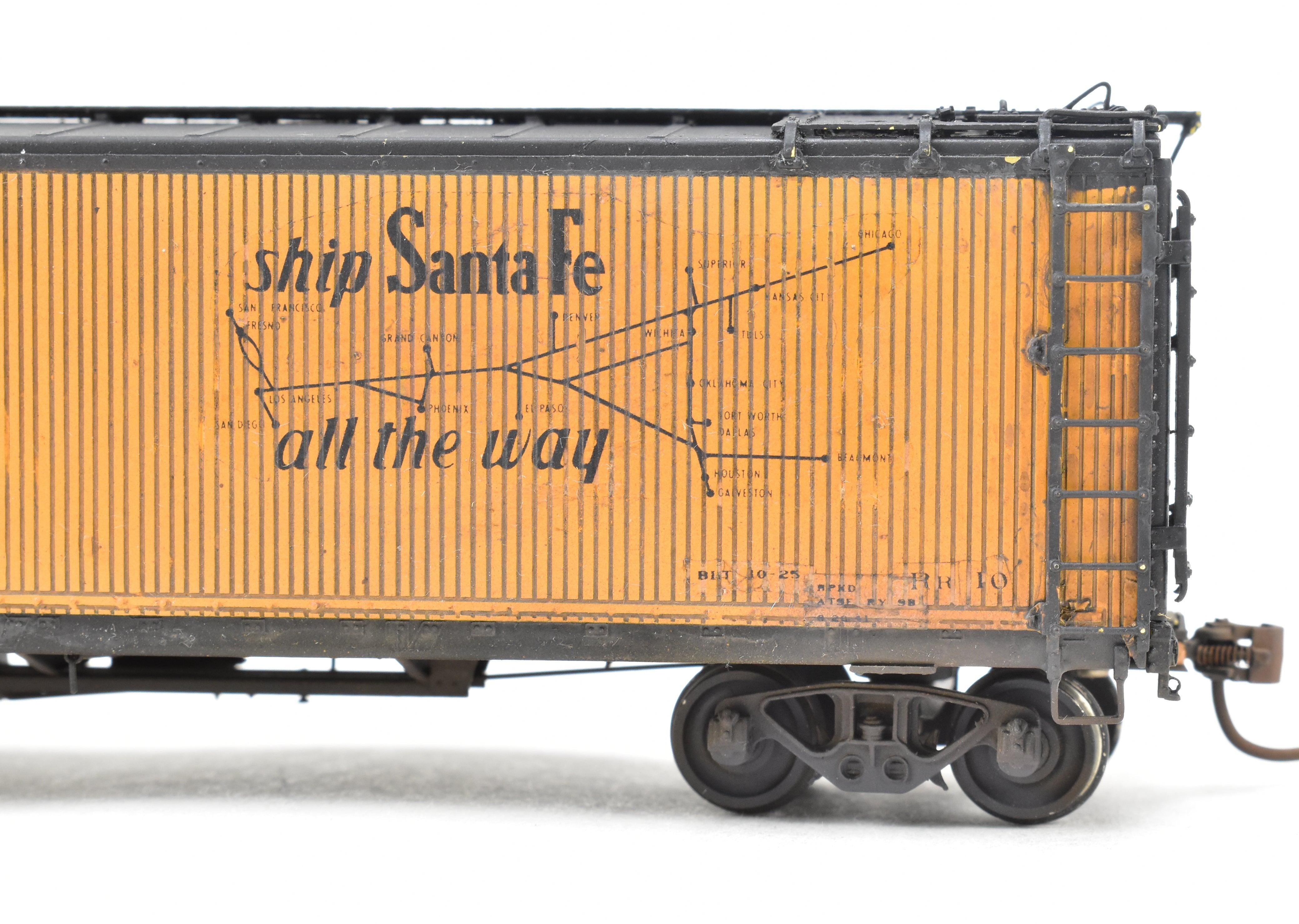 HO Scale Brass Model Train - Overland Models, Inc. ATSF - Santa Fe SFRD Rr - 10 Class 50 - Foot Ice Bunker Wood Refrigerator Car with Custom Weathering and Paint, Numbered 31060