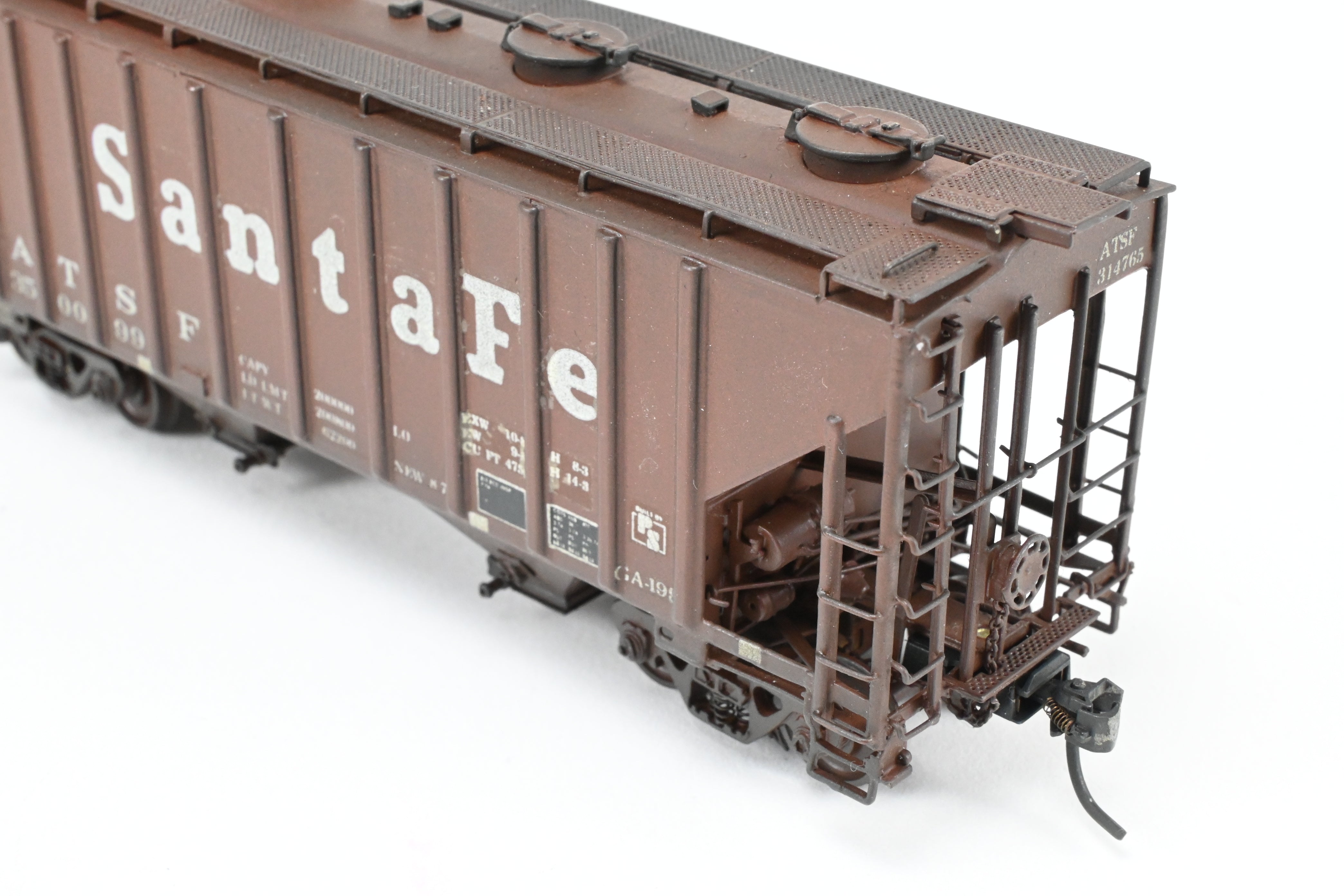 HO Brass OMI ATSF - Santa Fe 2-Bay Covered Hopper Model #350099