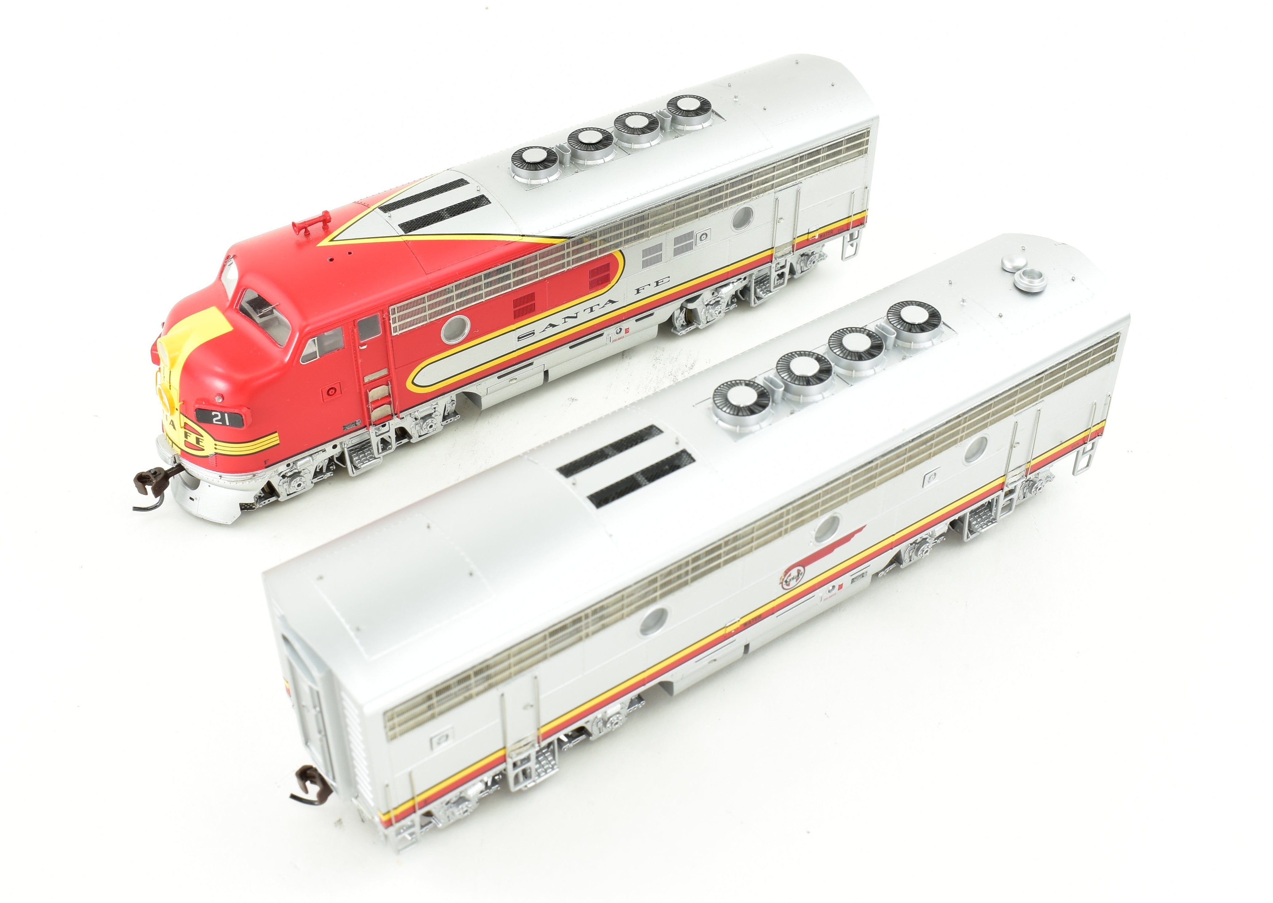 HO Scale Athearn Genesis American Steamship Freight - Santa Fe EMD F3A and F3B Locomotive Set Number 21L and 21A for Model Railroading Enthusiasts