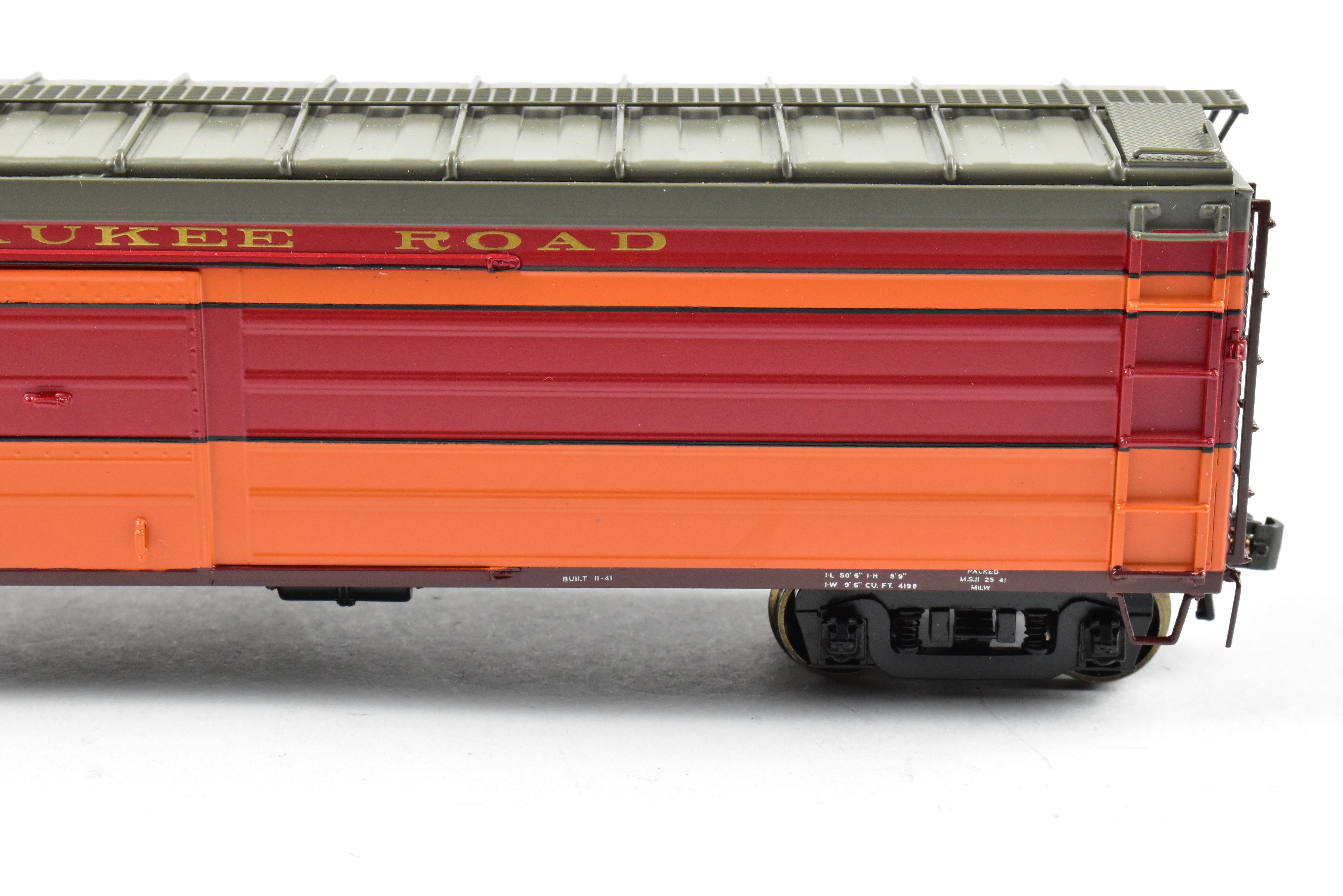 High - Quality HO Scale Brass Railway Classics MILW - Milwaukee Road 50 - Foot Passenger Express Boxcar with 1948 Factory Paint Scheme and Road Number #925