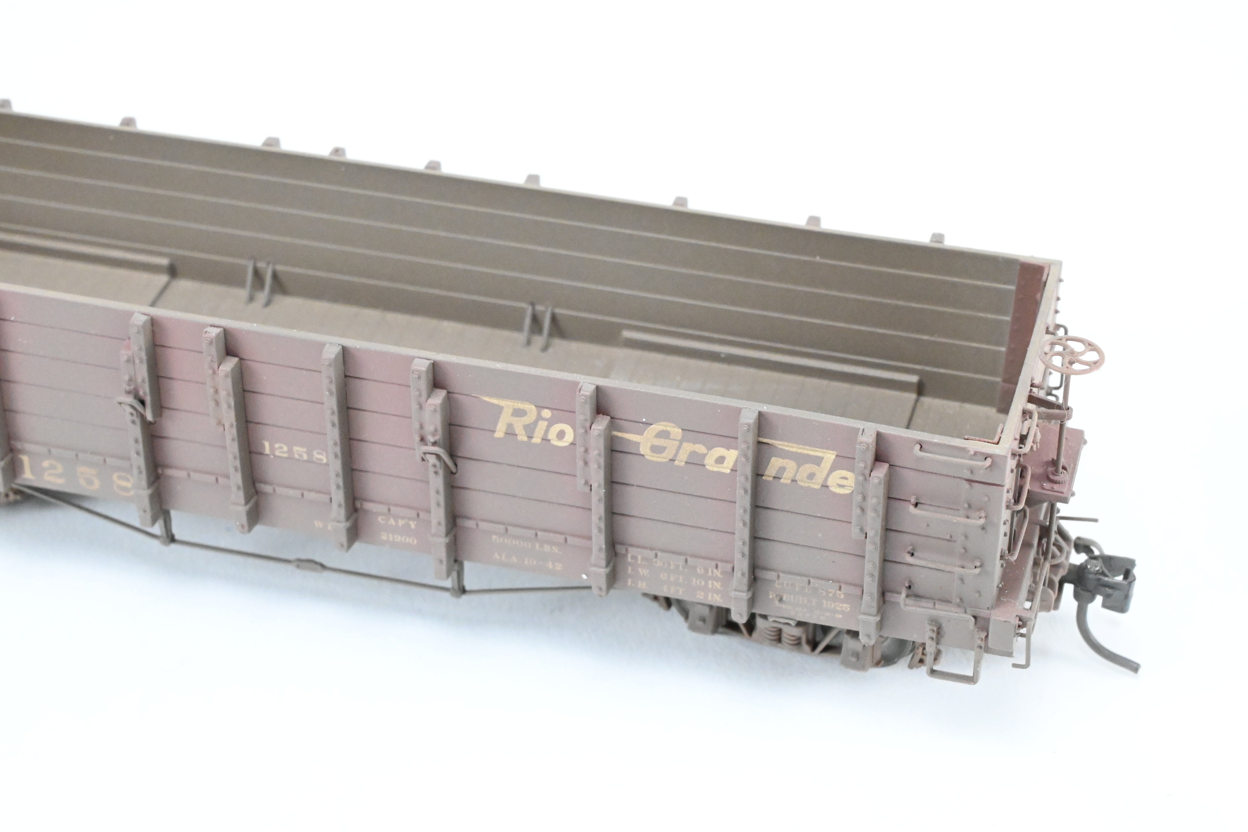 HOn3 Scale Blackstone Models Denver & Rio Grande Western High Side Gondola Model - Flying Grande Herald No. 1258, Weathered Finish