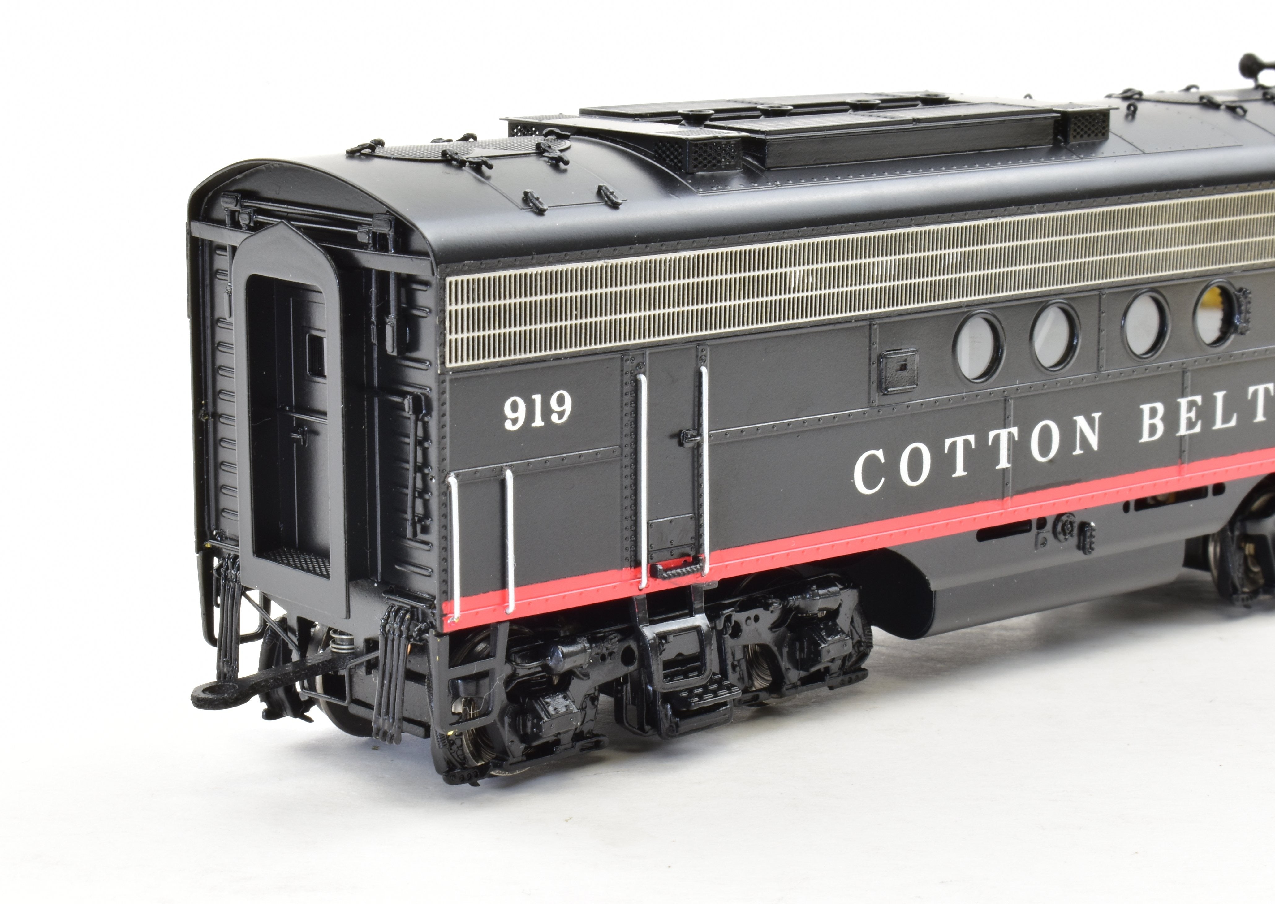 High - Quality HO Scale Brass Division Point DVP Model - Cotton Belt EMC FTA/B Set with Factory Painting