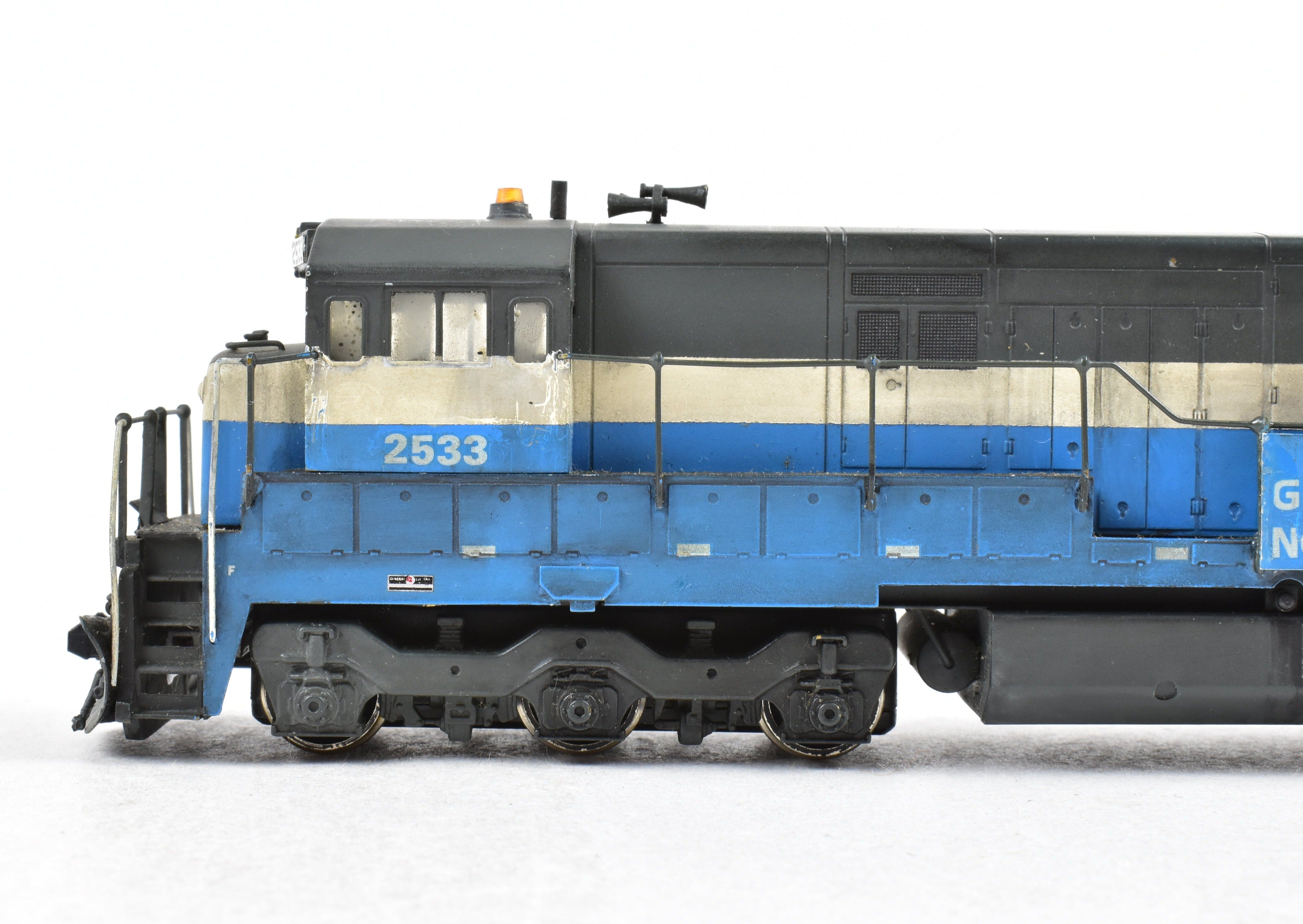 HO Scale Brass ALCO Model - Great Northern General Electric U - 33C Diesel Locomotive, CP No. 2533