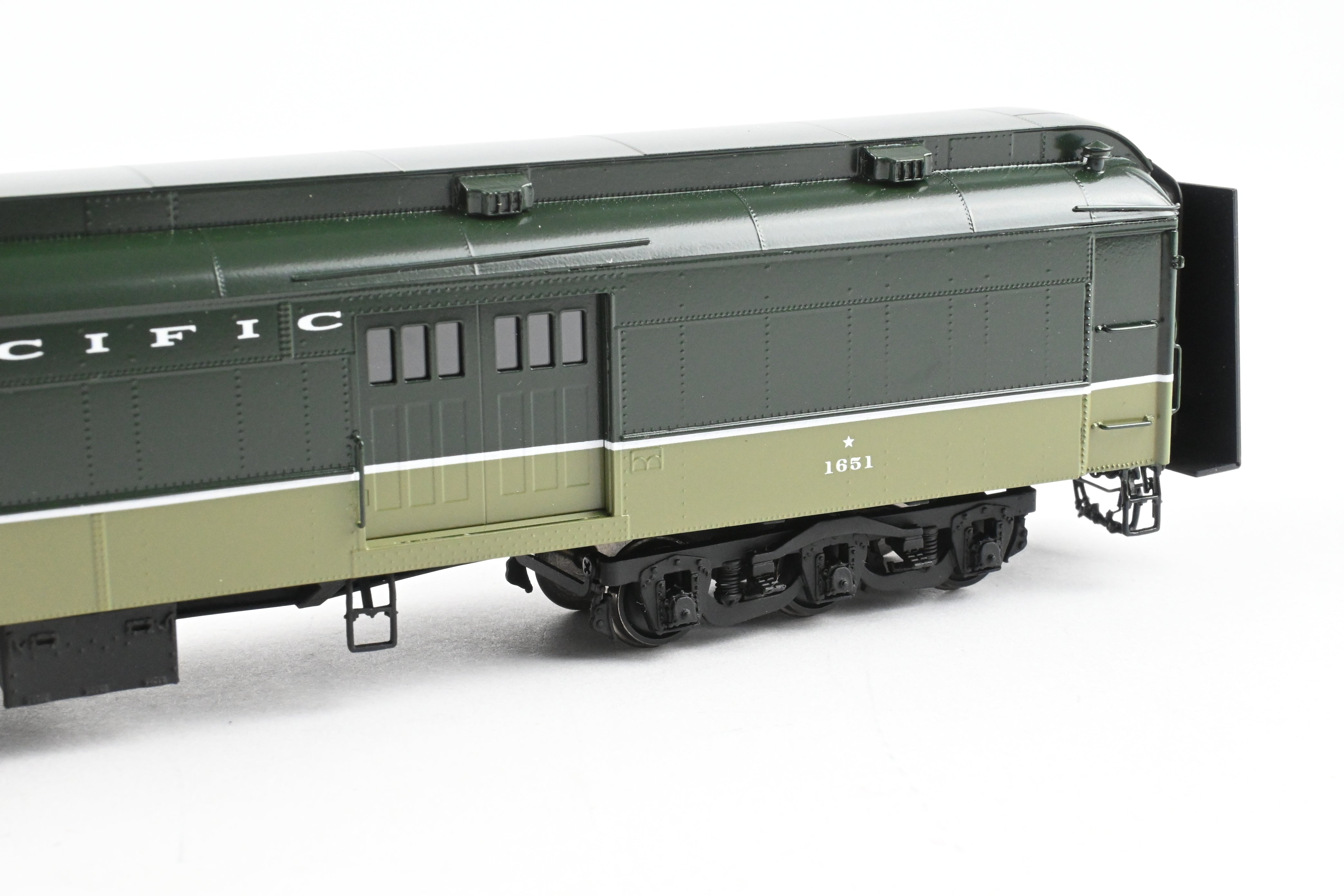 HO Scale Brass Northern Pacific Water Baggage Car with Wood Doors Model by W&R Enterprises, Featuring FP Loewy Design and Car Number 1651