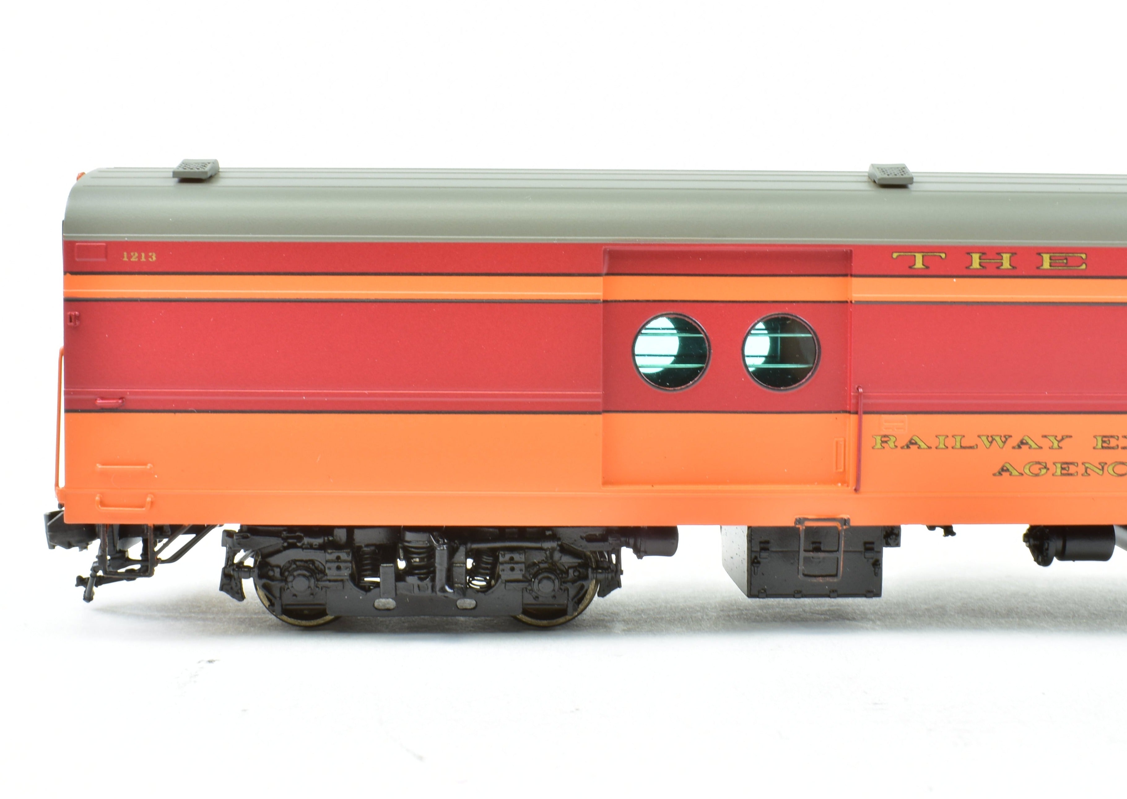 High - Quality HO Scale Brass Railway Classics Milwaukee Road Mail Express Car, Factory - Painted with Road Number 1213 from the 1948 Hiawatha Scheme