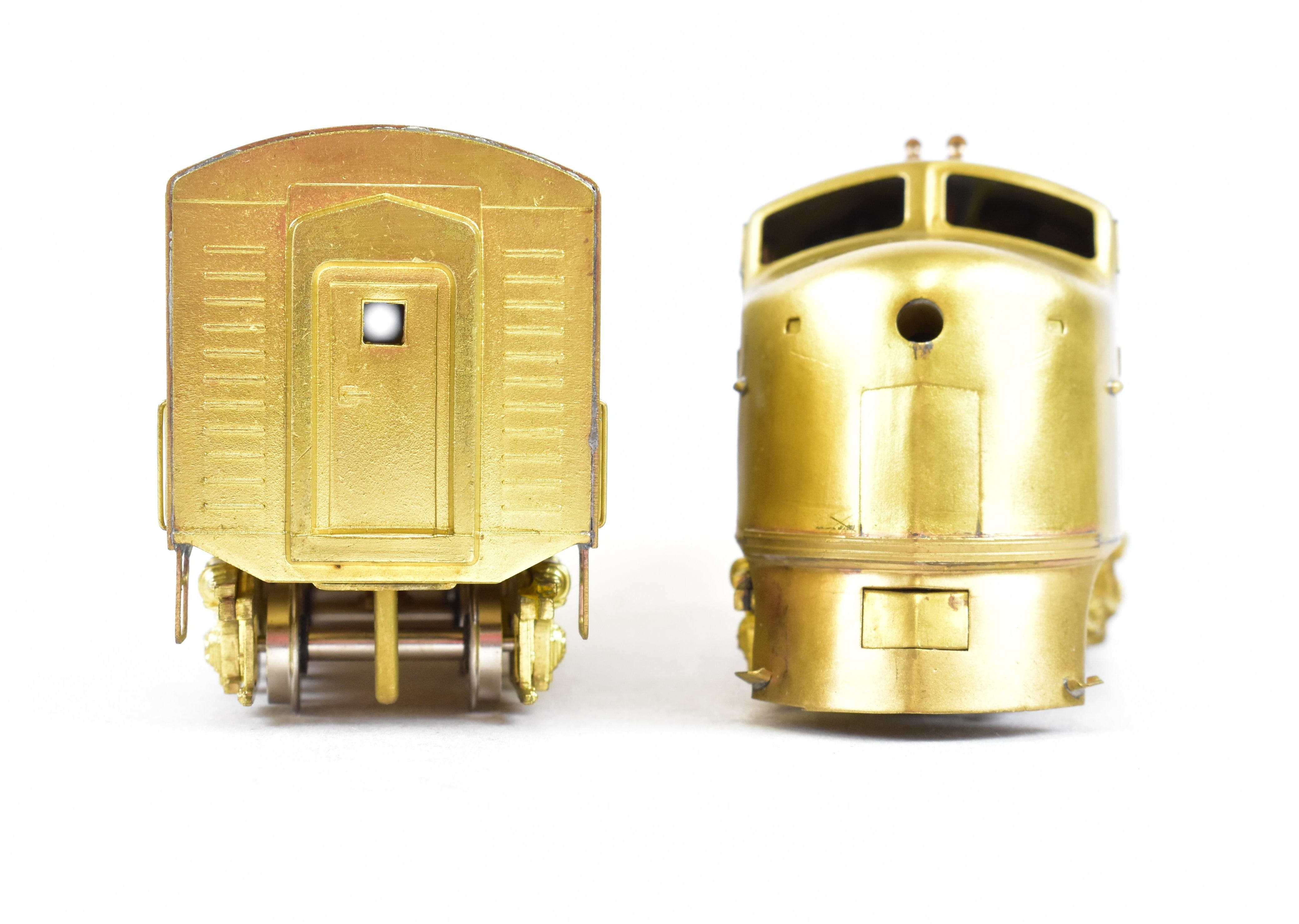 HO Scale Brass Hallmark Model Railroad Set - Various Roads EMC E - 1 A/B Set, Powered A Unit and Unpowered B Unit
