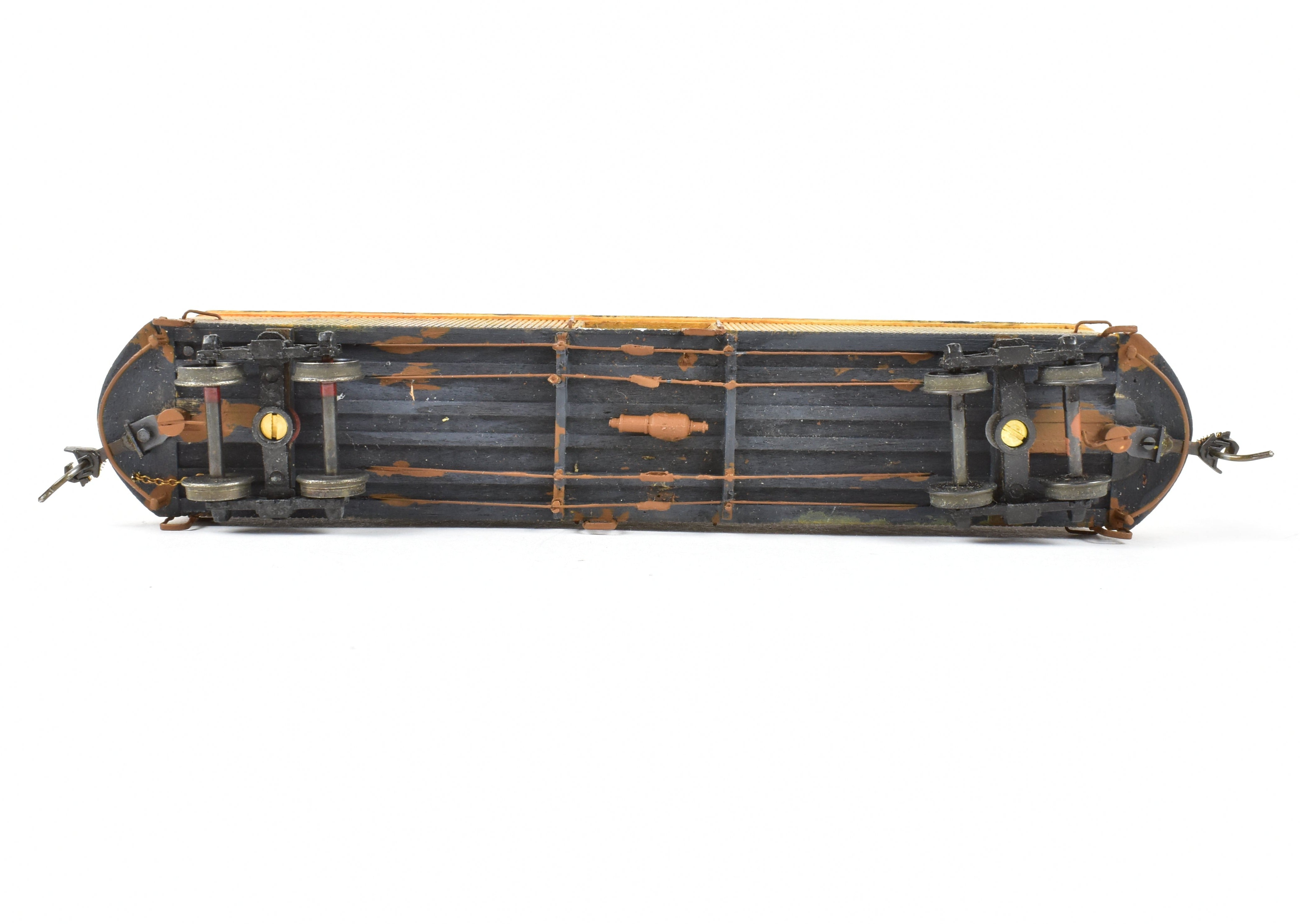 HO La Belle Woodworking Yellow #215 Fully Assembled Weathered Freight/Baggage Trailer