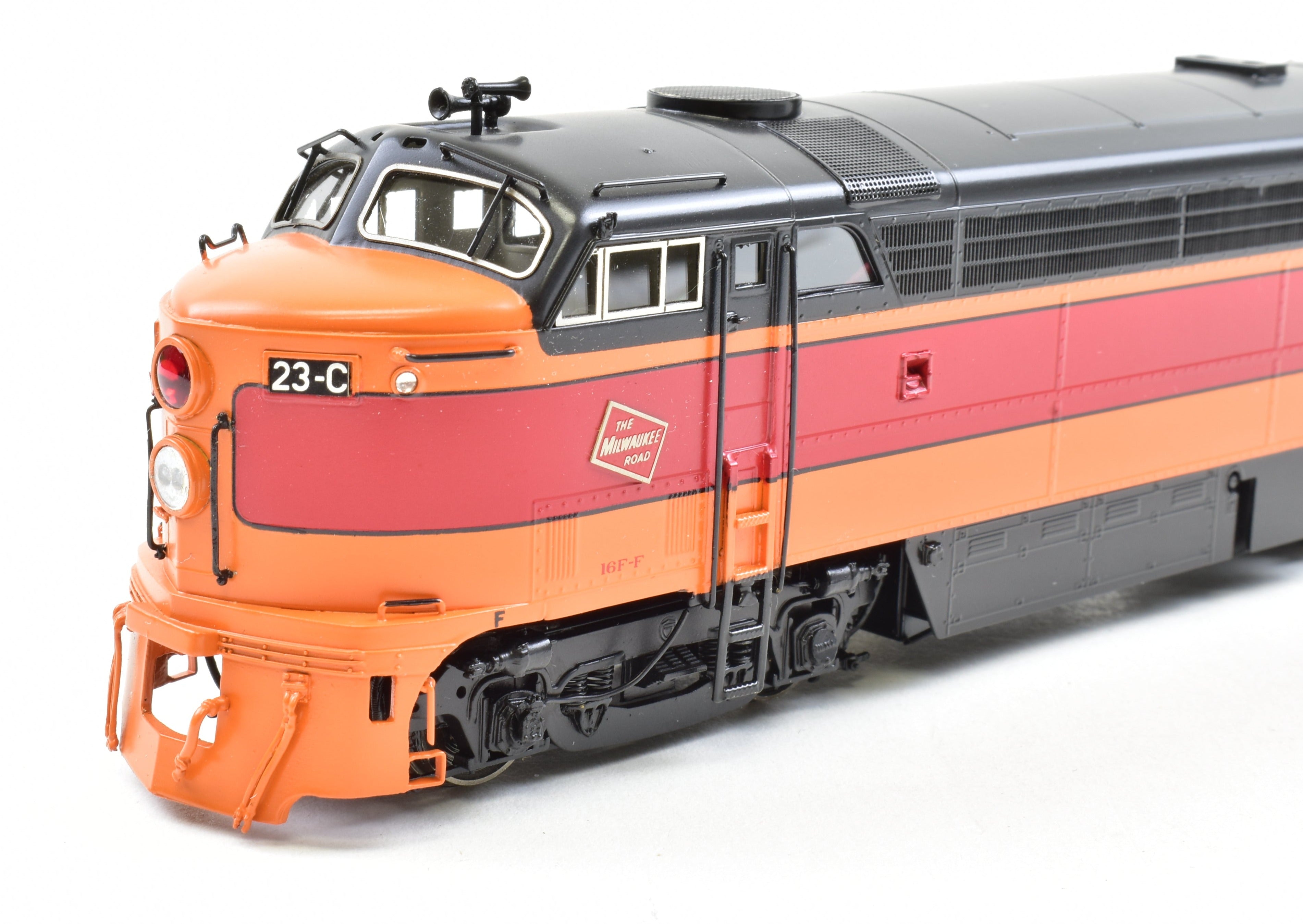 HO Scale Brass Diesel Locomotive Model by Overland Models Inc. - Milwaukee Road Fairbanks Morse CFA 16 - 4 Factory Painted