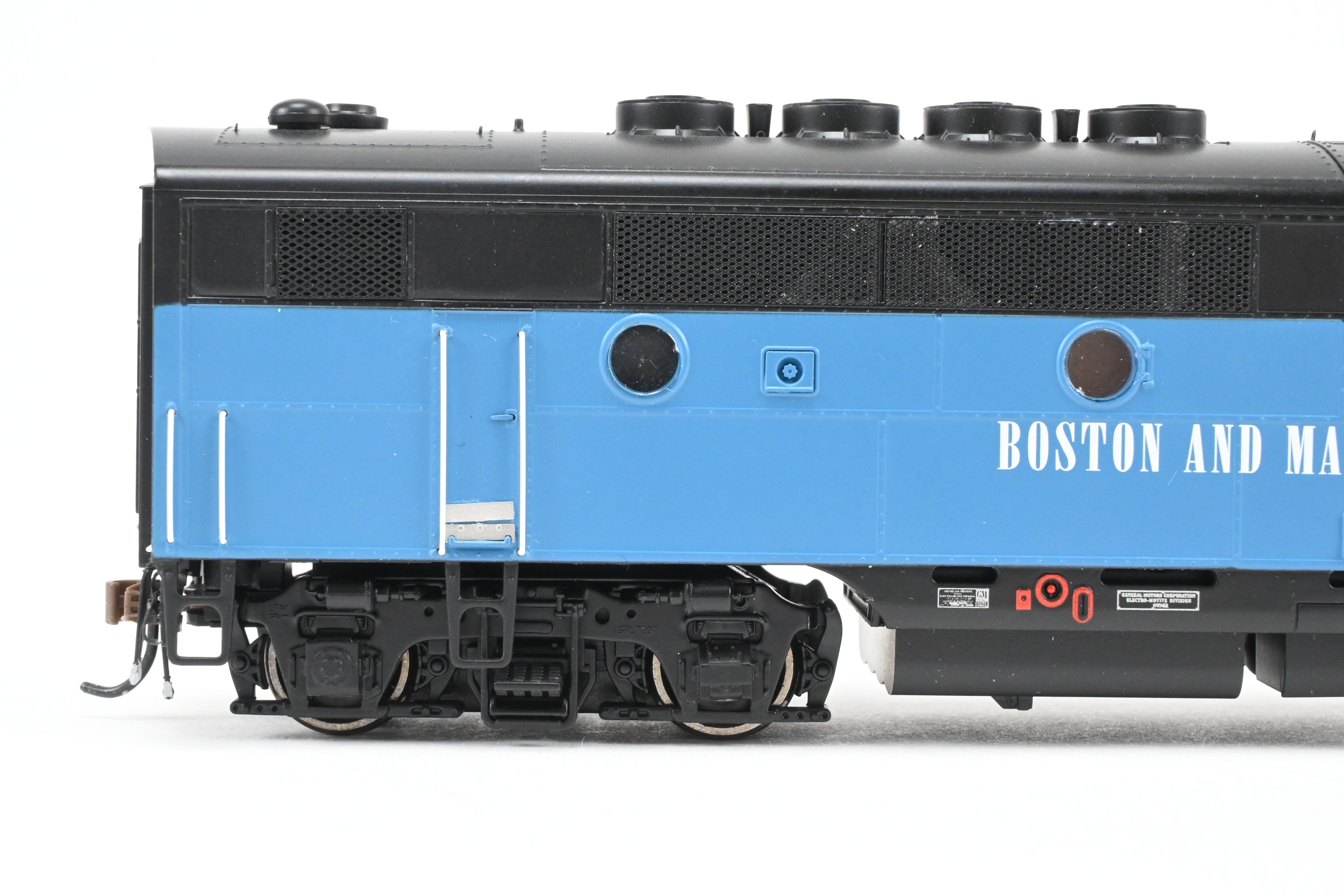 Athearn Genesis B&M Boston & Maine EMD F2-A/F2-B Passenger Set with Tsunami2 DCC & Sound