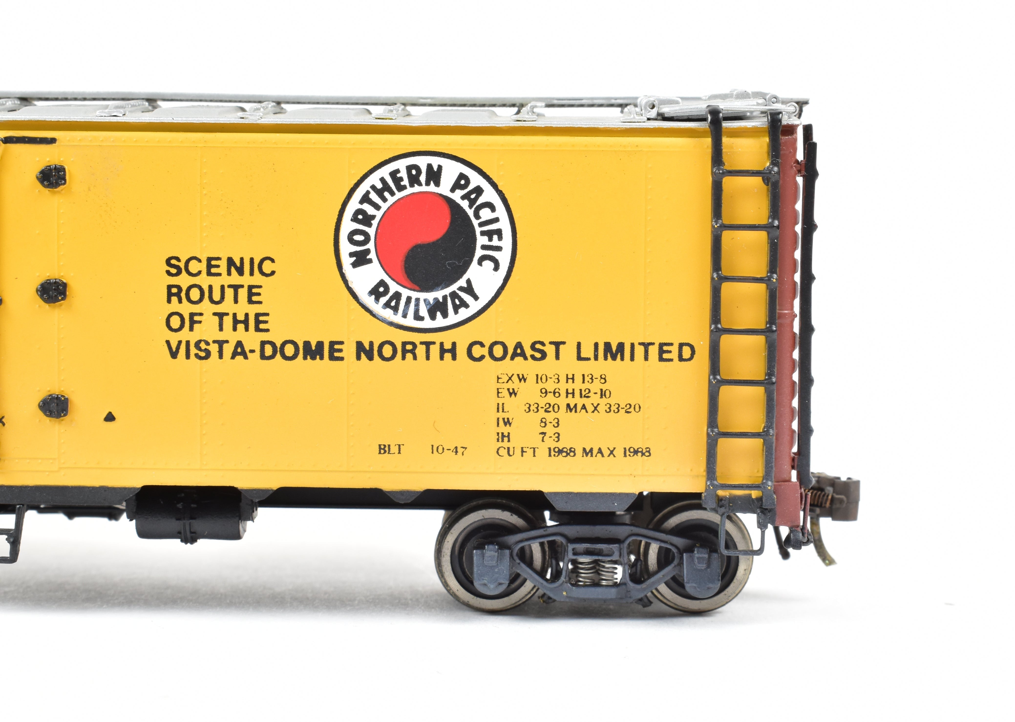 HO Scale Brass CIL - Challenger Imports North Pacific Steel Ice Refrigerator Freight/Passenger Car with Light Weathering and 'Scenic Route of The Vista - Dome North Coast Limited' Design