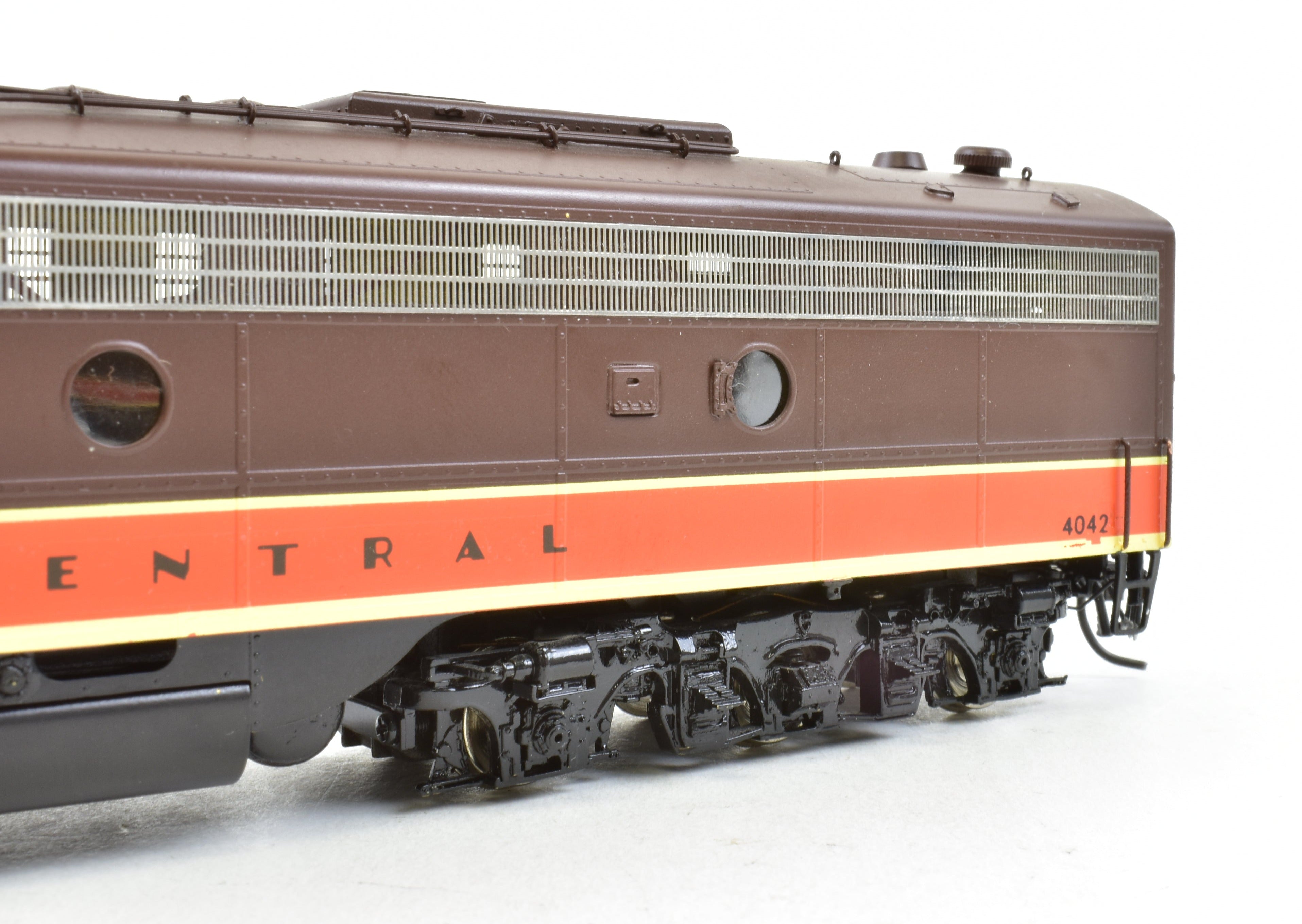 Overland Models IC Illinois Central EMD E9 - A & E8 - B Set, Pro - Painted, ReBoxx