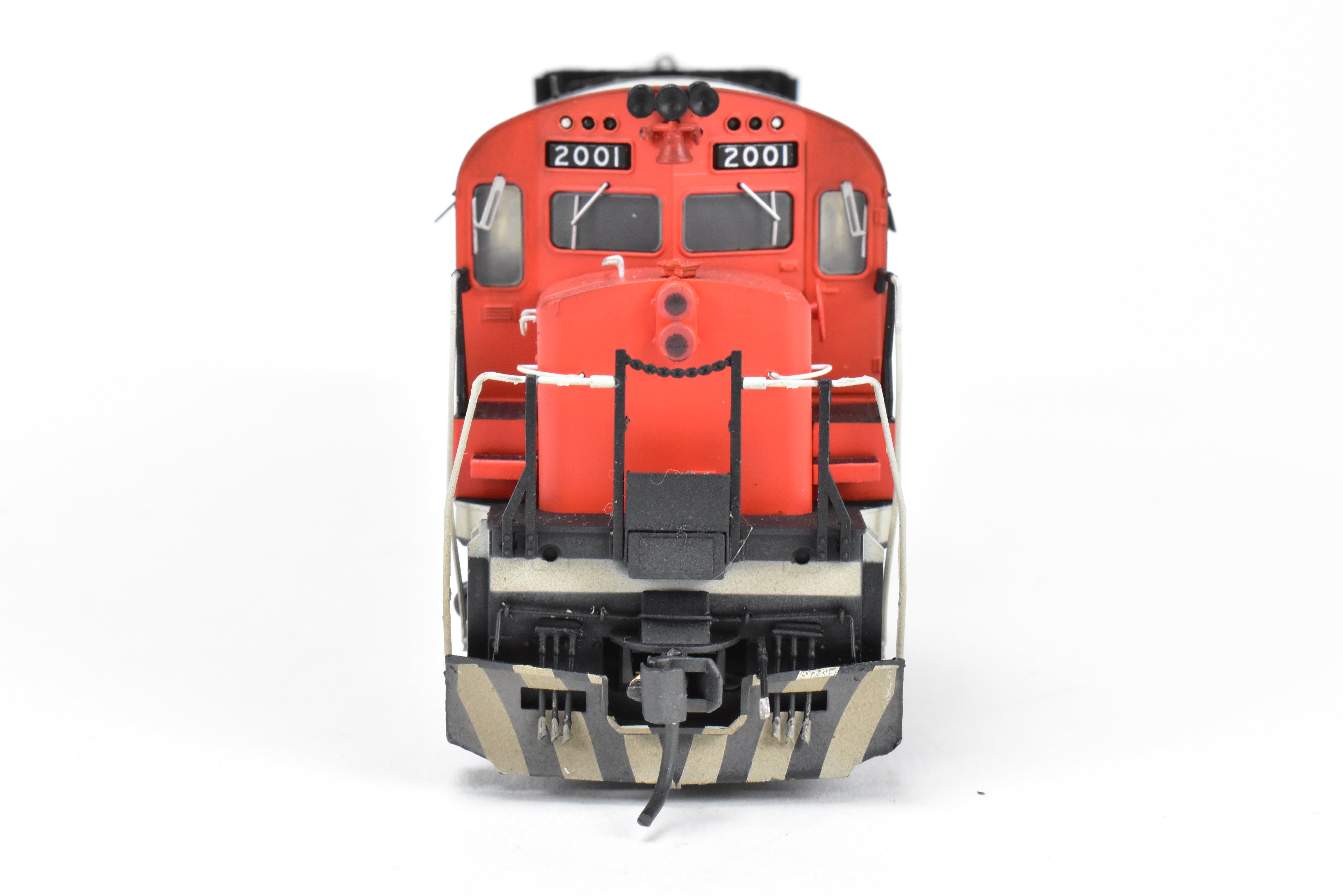 HO Scale Con Bowser Executive Line Canadian National Railway Alco C630M Model Train with ESU DCC and Sound Function, Featuring Road Number 2001 and Professional Weathering