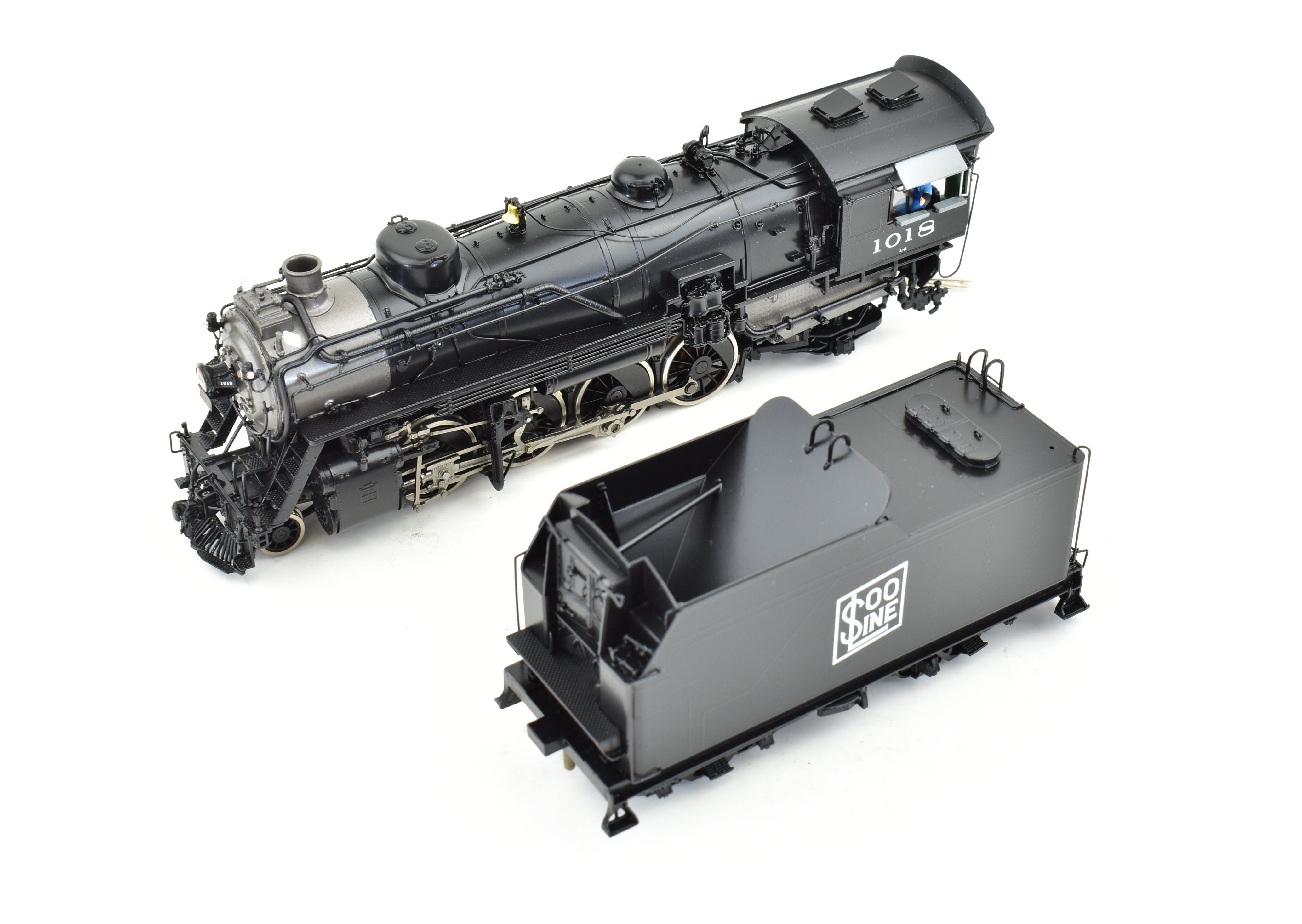 HO Scale Brass Model Train - Division Point Soo Line L2 2-8-2 Factory Painted Locomotive with #1018 Design