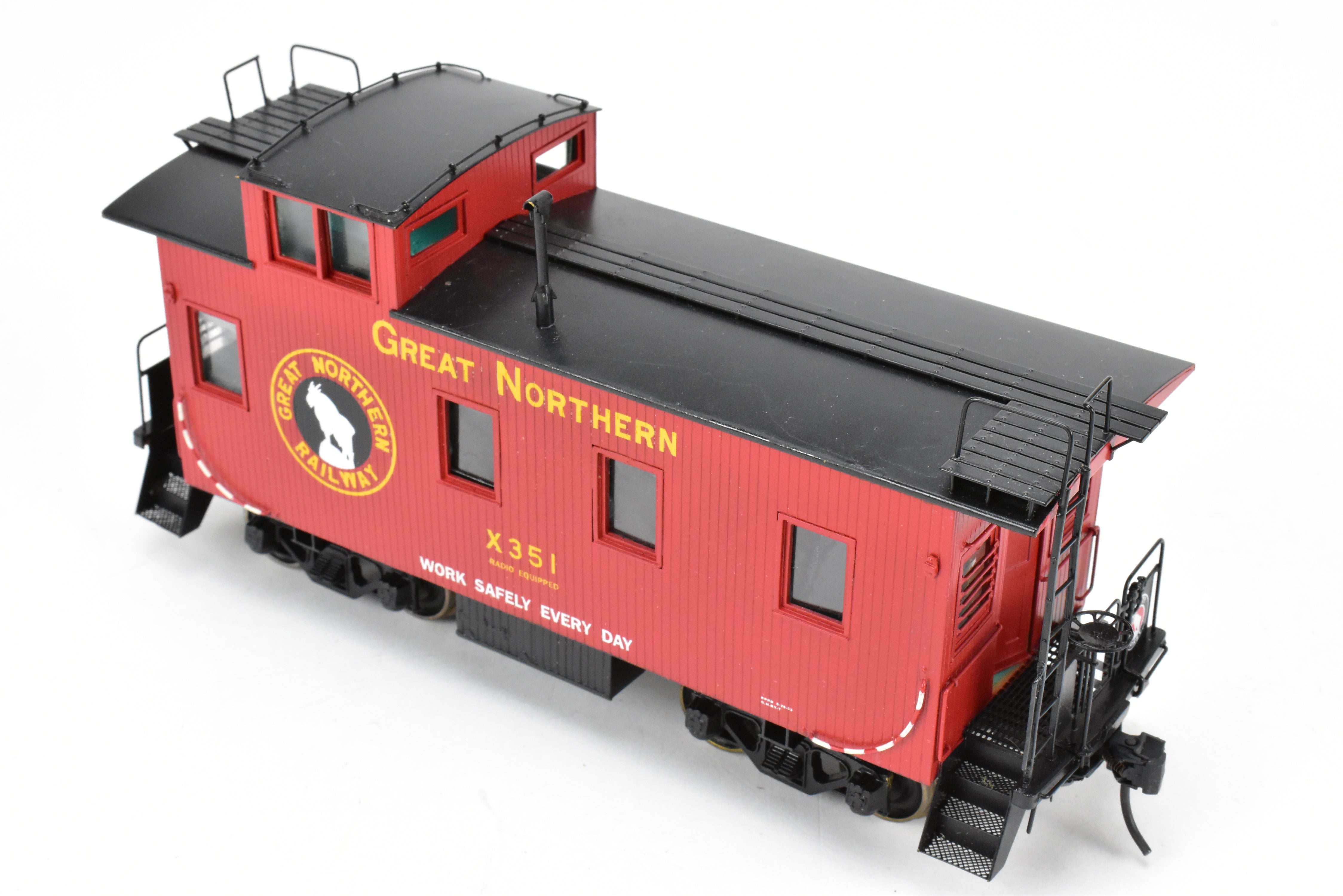 O Scale Oriental Limited Great Northern 25-Foot Wood Caboose CP #X351 with Slogan