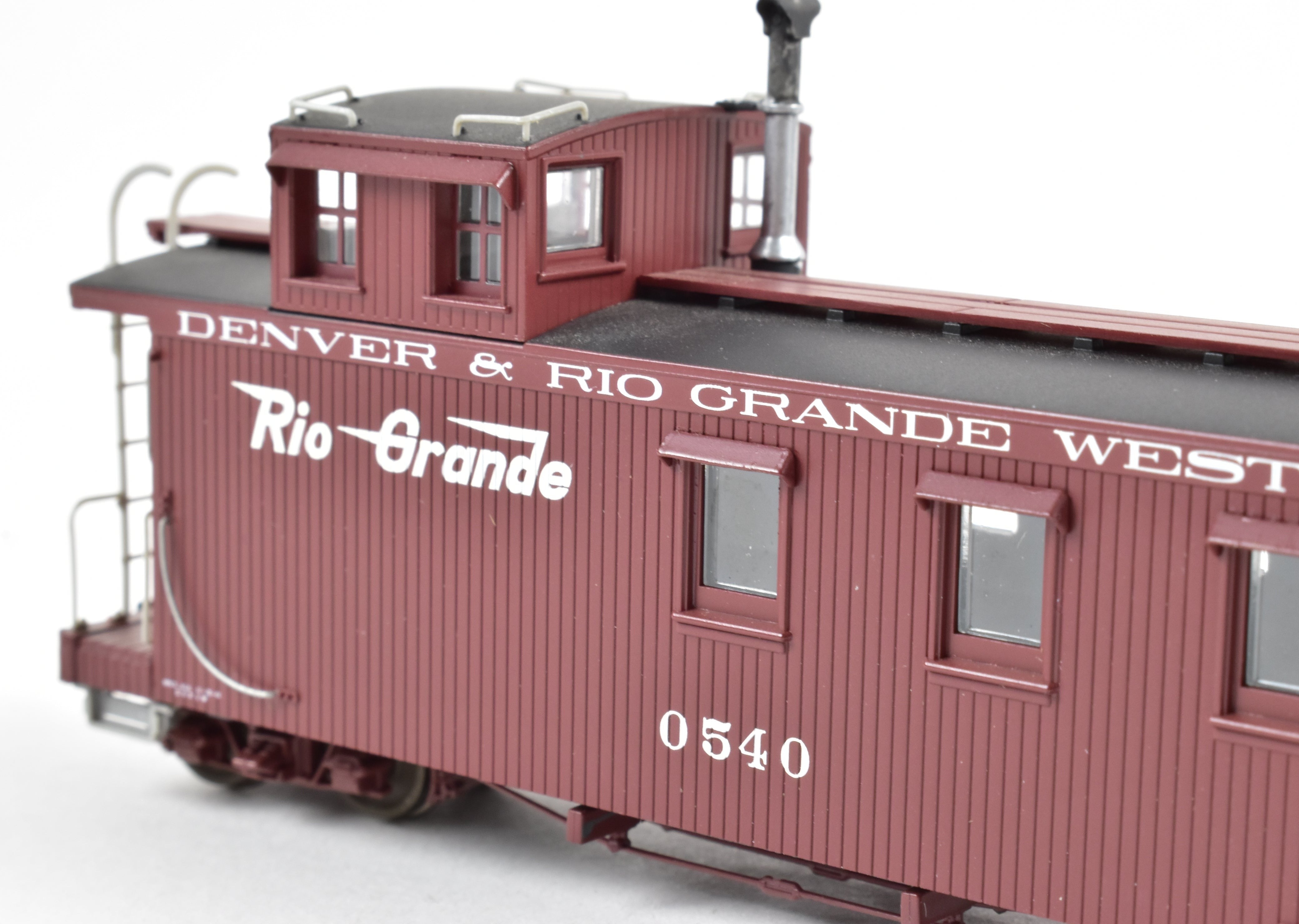 HOn3 Scale Plastic Model - Blackstone Models' Denver & Rio Grande Western Long Caboose, Factory Painted in Rio Grande Flying Herald, No. 0540