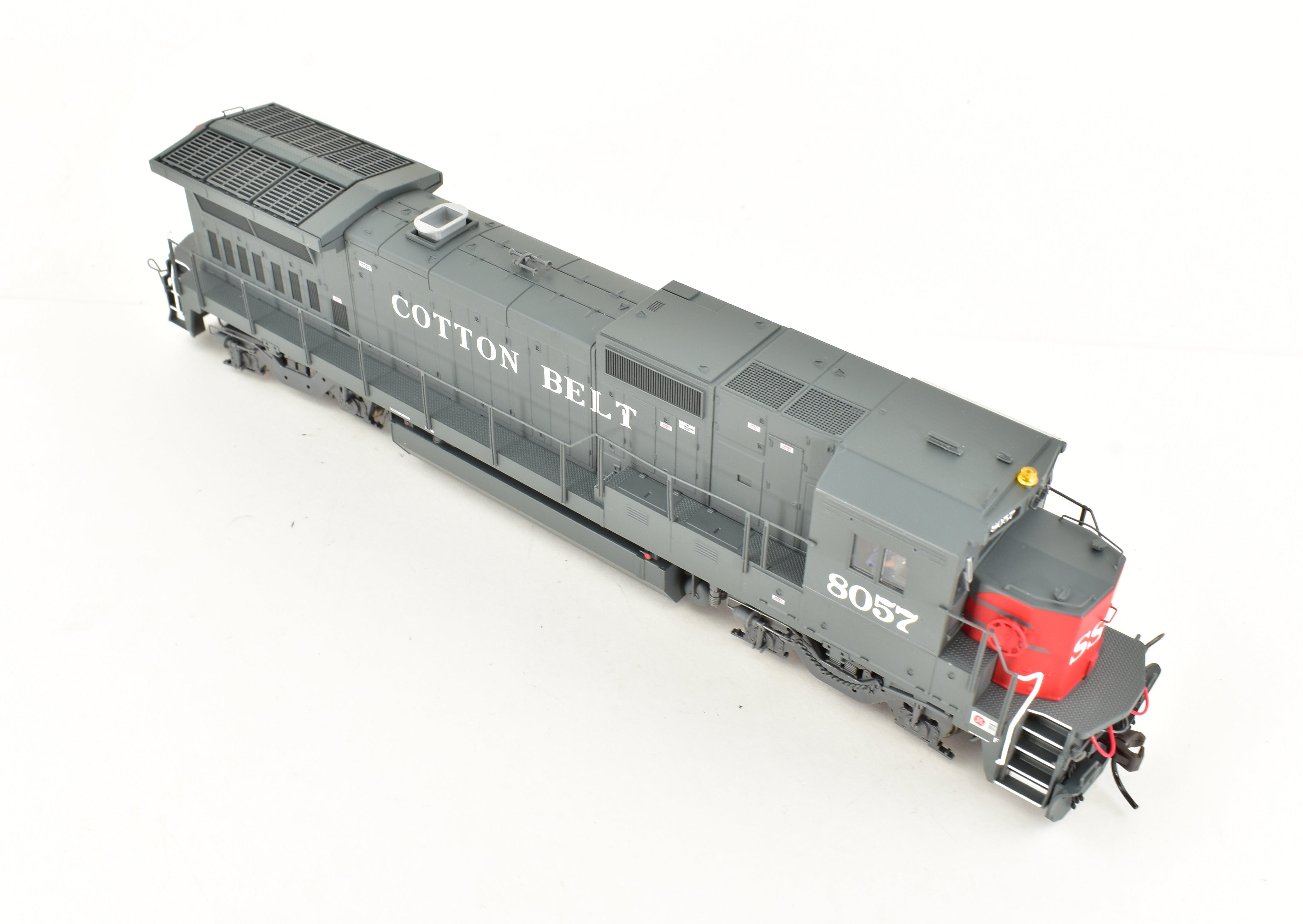 HO Scale Atlas Master Series Cotton Belt GE Dash 8 - 40B Model Train Locomotive No. 8057